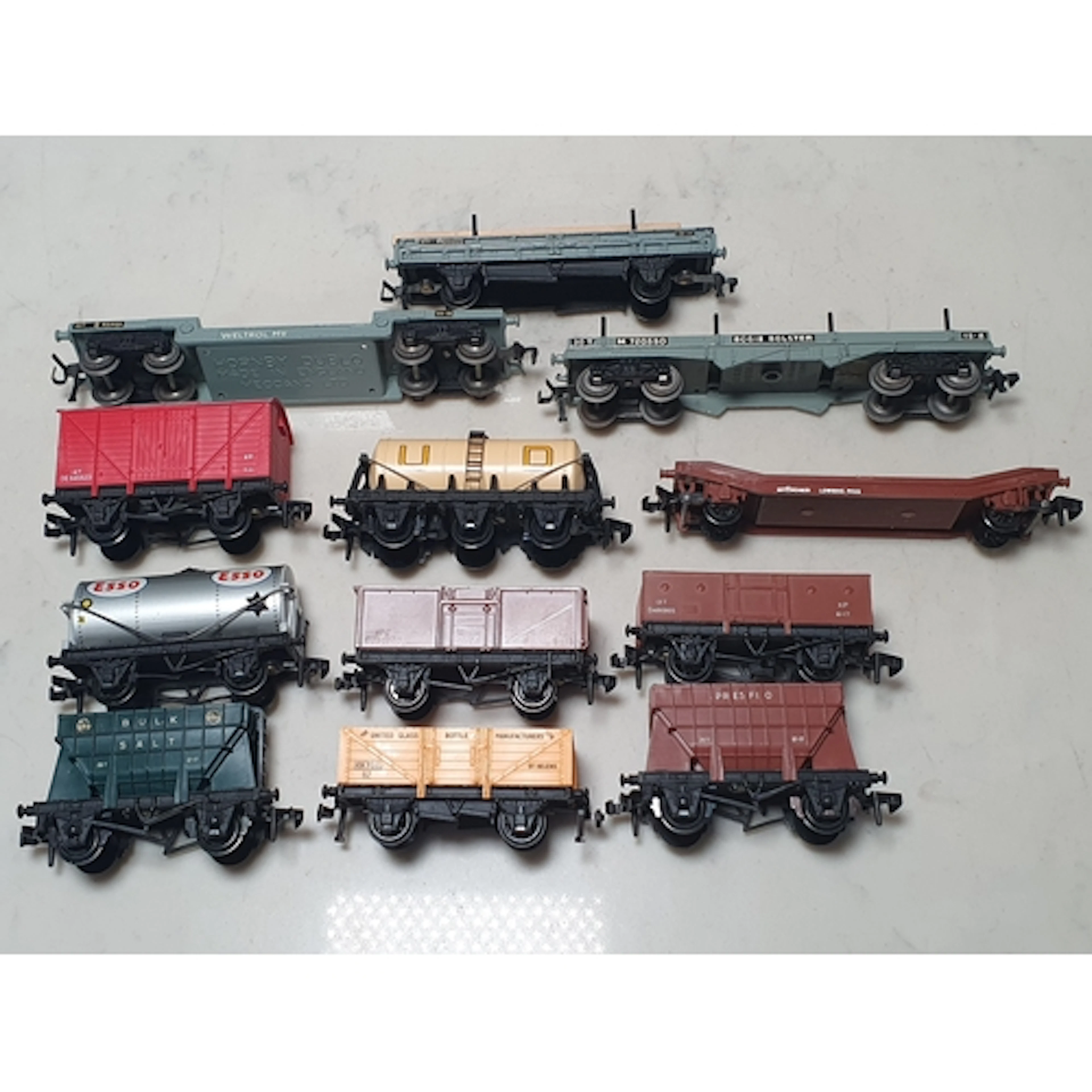 Twelve unboxed Hornby Dublo 2 and 3-rail Wagons including br...
