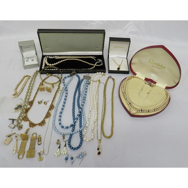 Costume Jewellery incl. 3 boxed sets faux pearls, gold tone ...