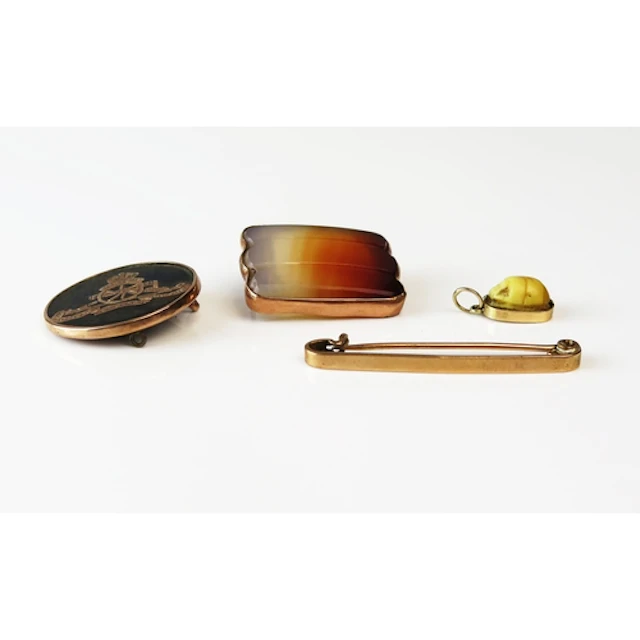 Assorted 9ct gold and precious yellow metal scrap jewellery ...