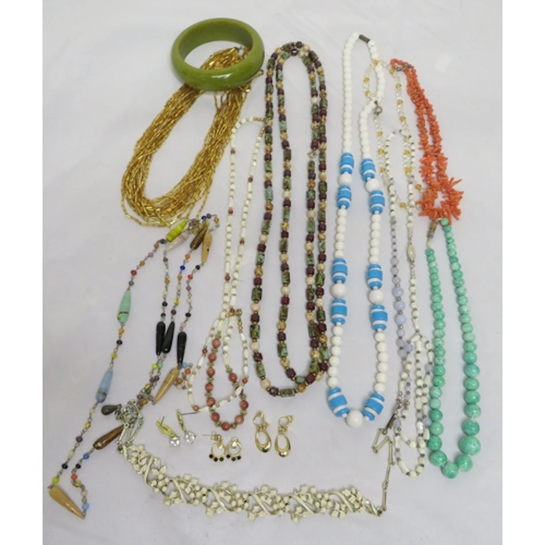 Vintage Costume Jewellery incl. coral, Peking glass, stone n...