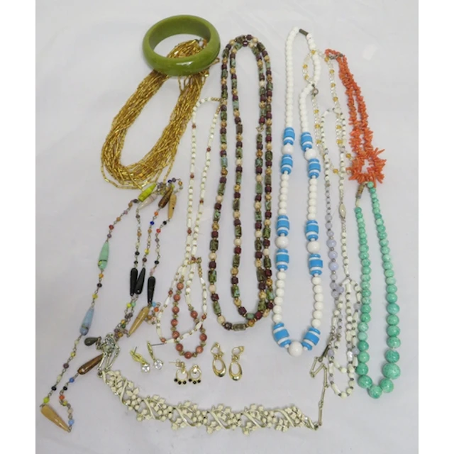 Vintage Costume Jewellery incl. coral, Peking glass, stone n...