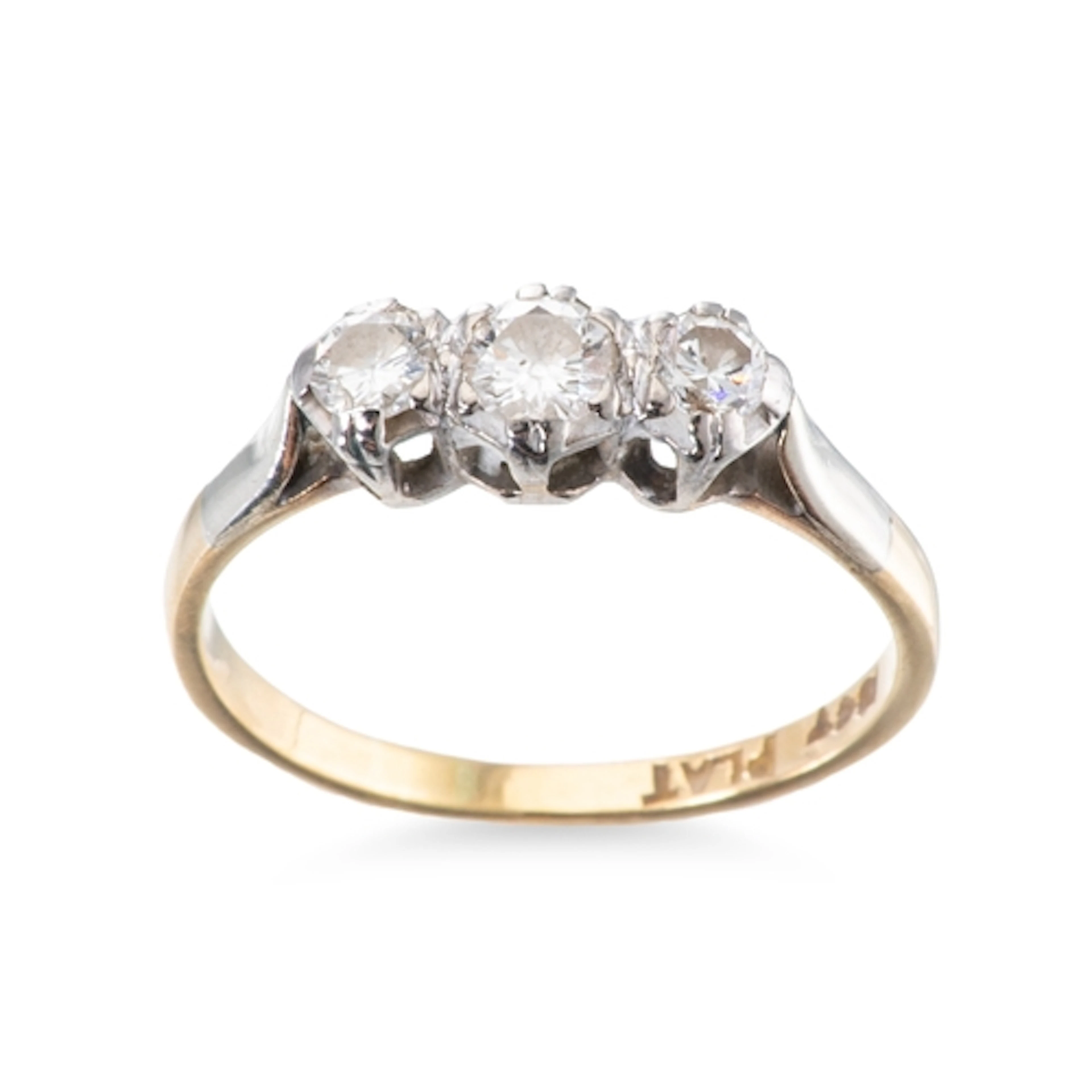 A THREE STONE DIAMOND RING, brilliant cut diamonds mounted i...
