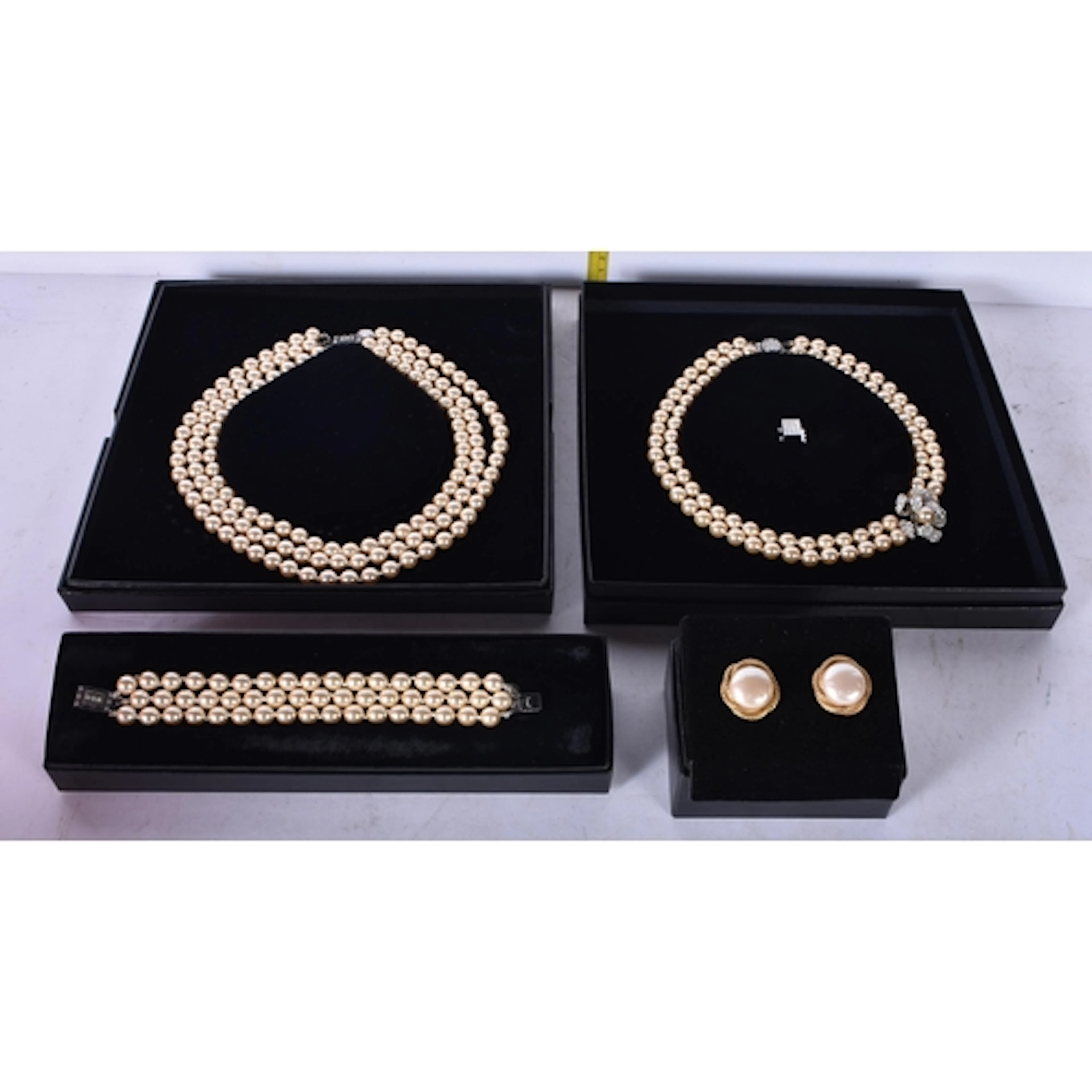 A collection of boxed Franklin Mint Jackie Kennedy collectio...
