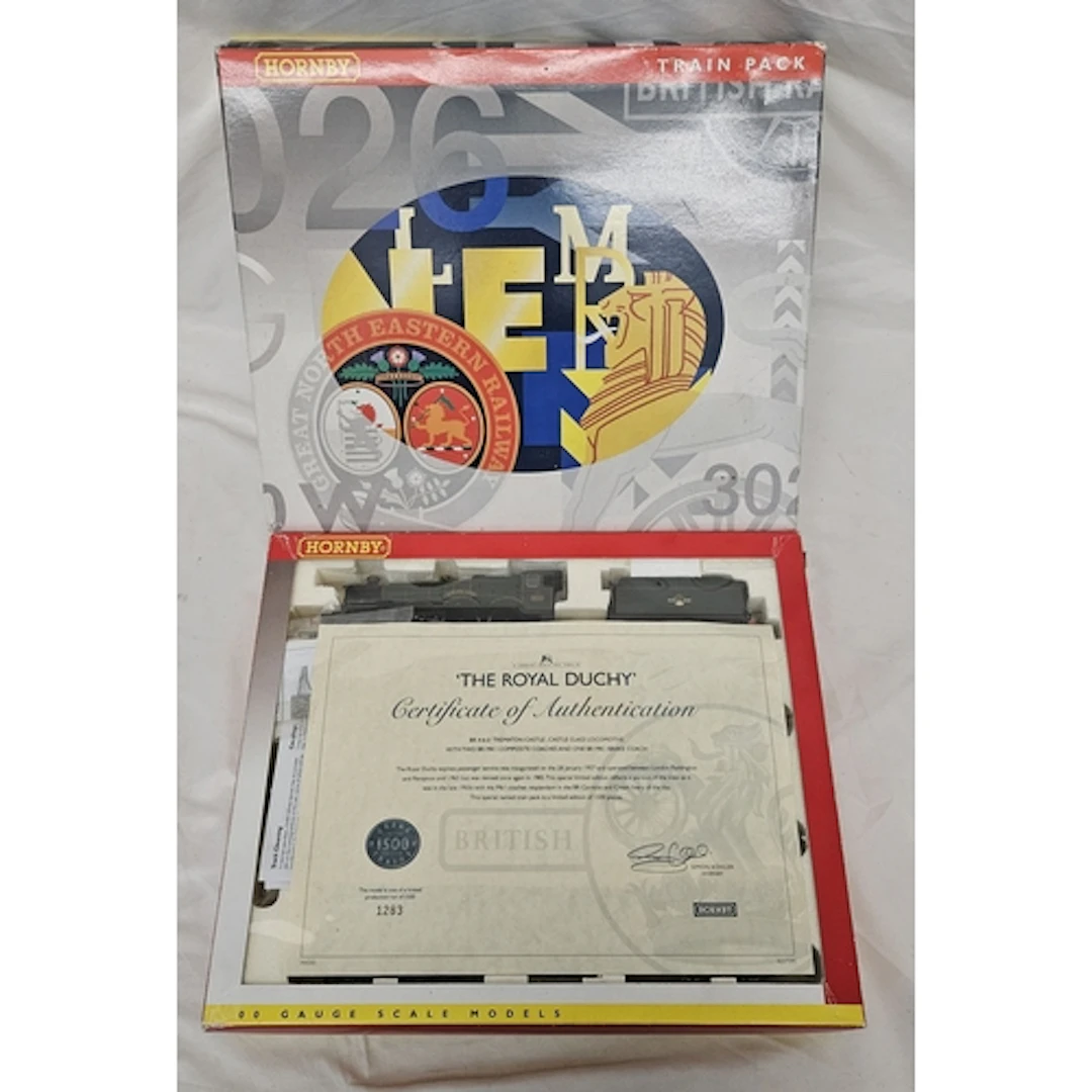 Boxed Hornby Great Northern Eastern Railway Train Pack R2372...