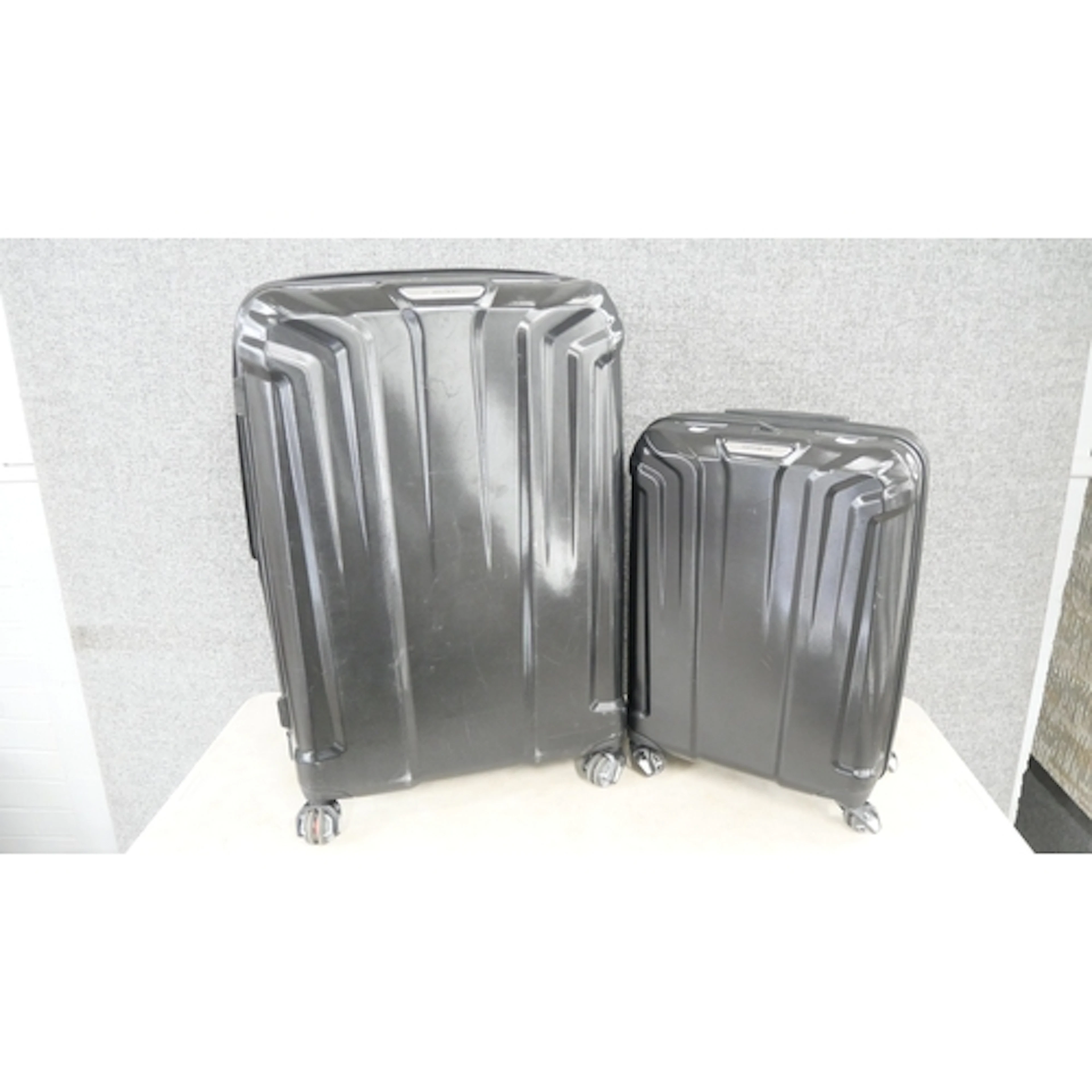 A set of 2 Samsonite Endure hardside suitcases, original RRP...