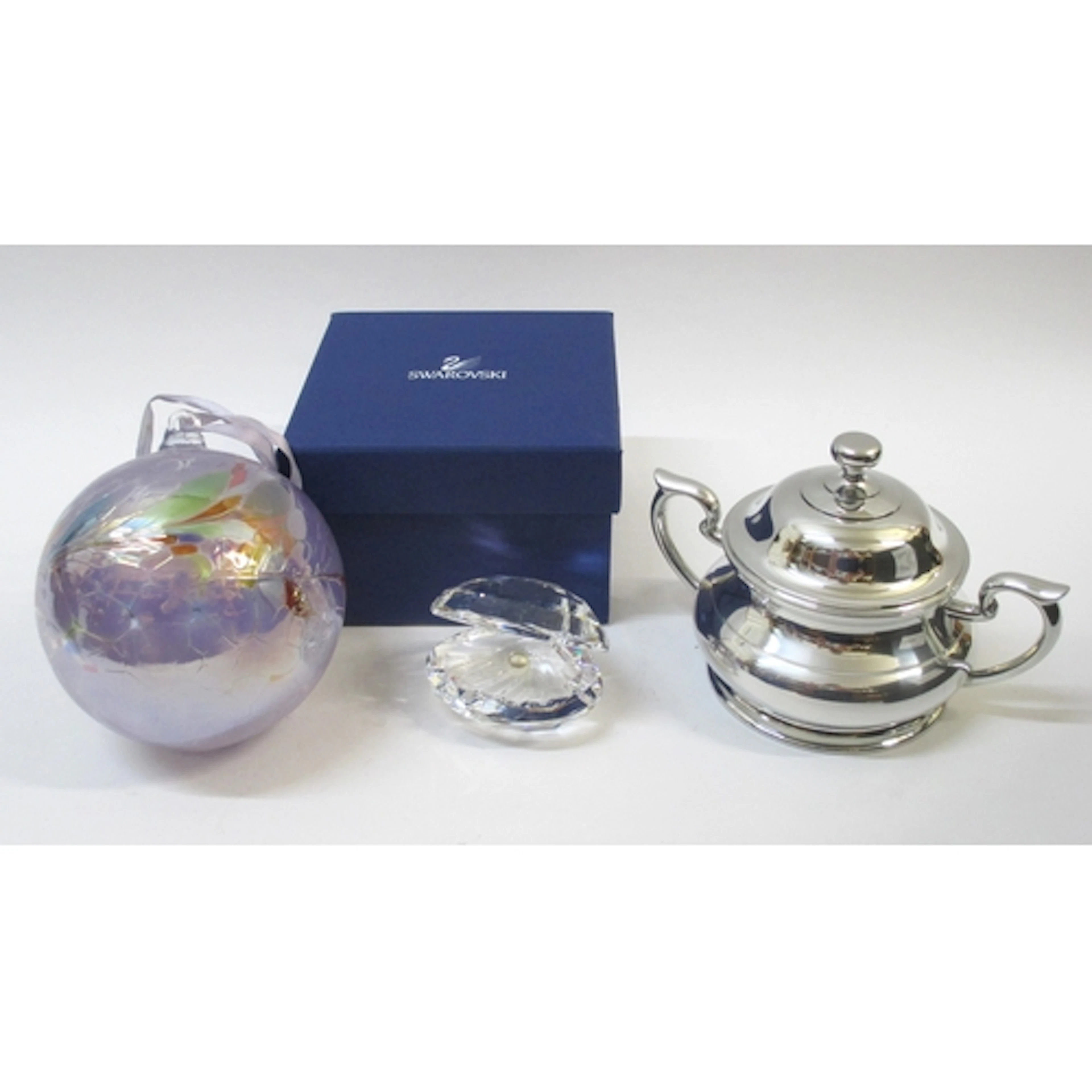 Box containing a collection of Swarovski glass, Lladro, Cave...