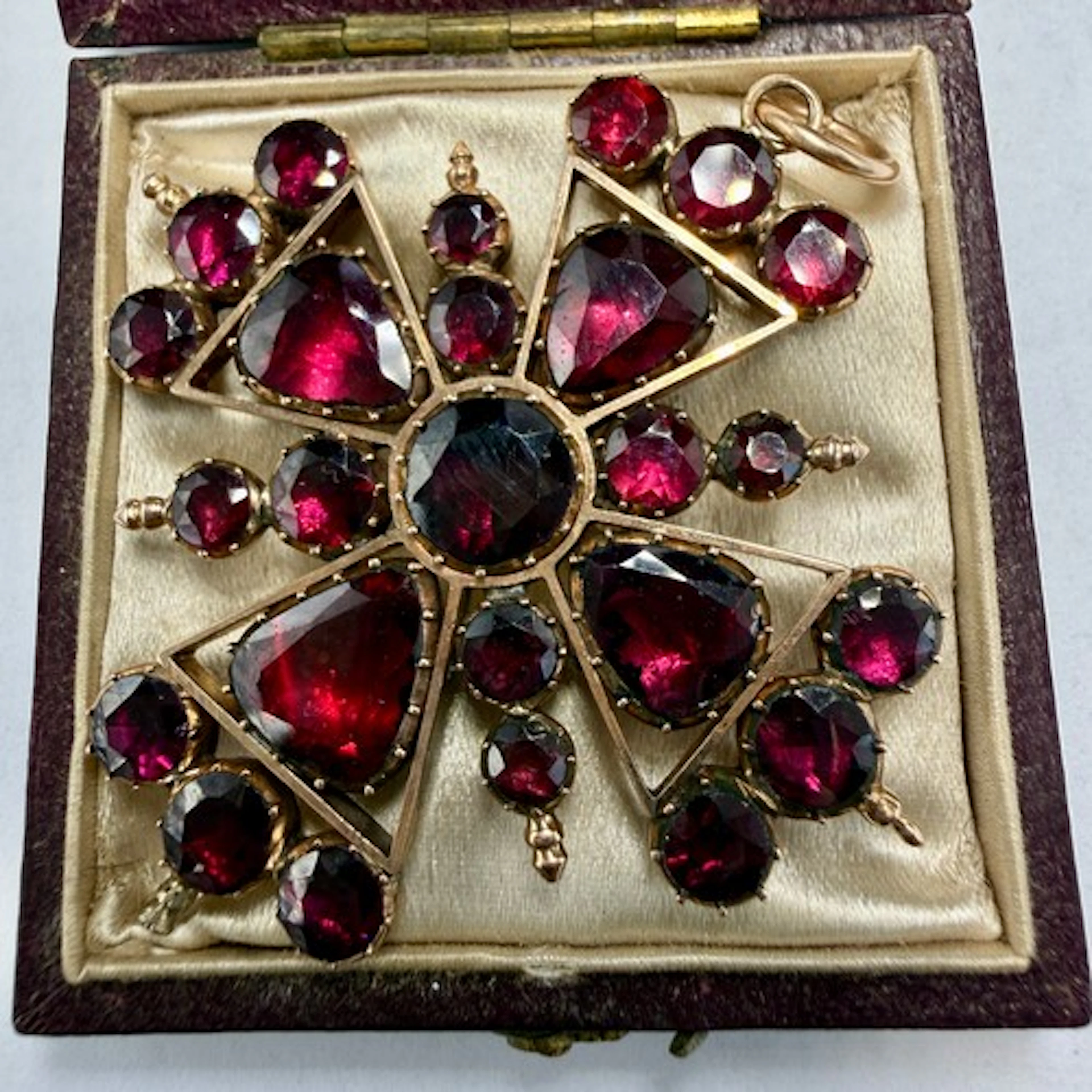 A Georgian yellow metal Maltese cross brooch/pendant set wit...