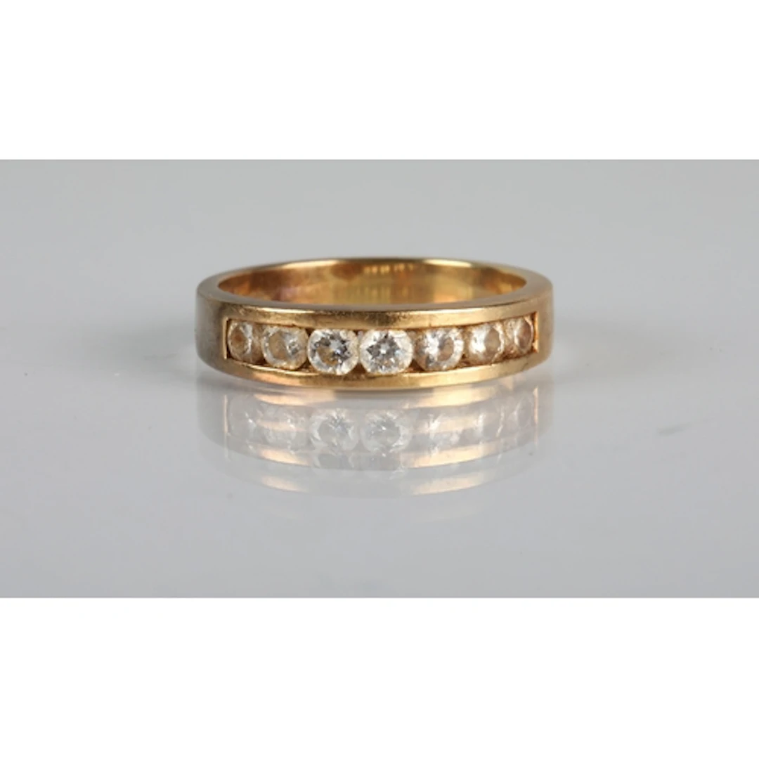 Ladies 18ct gold seven stone suspension set diamond ring, ri...