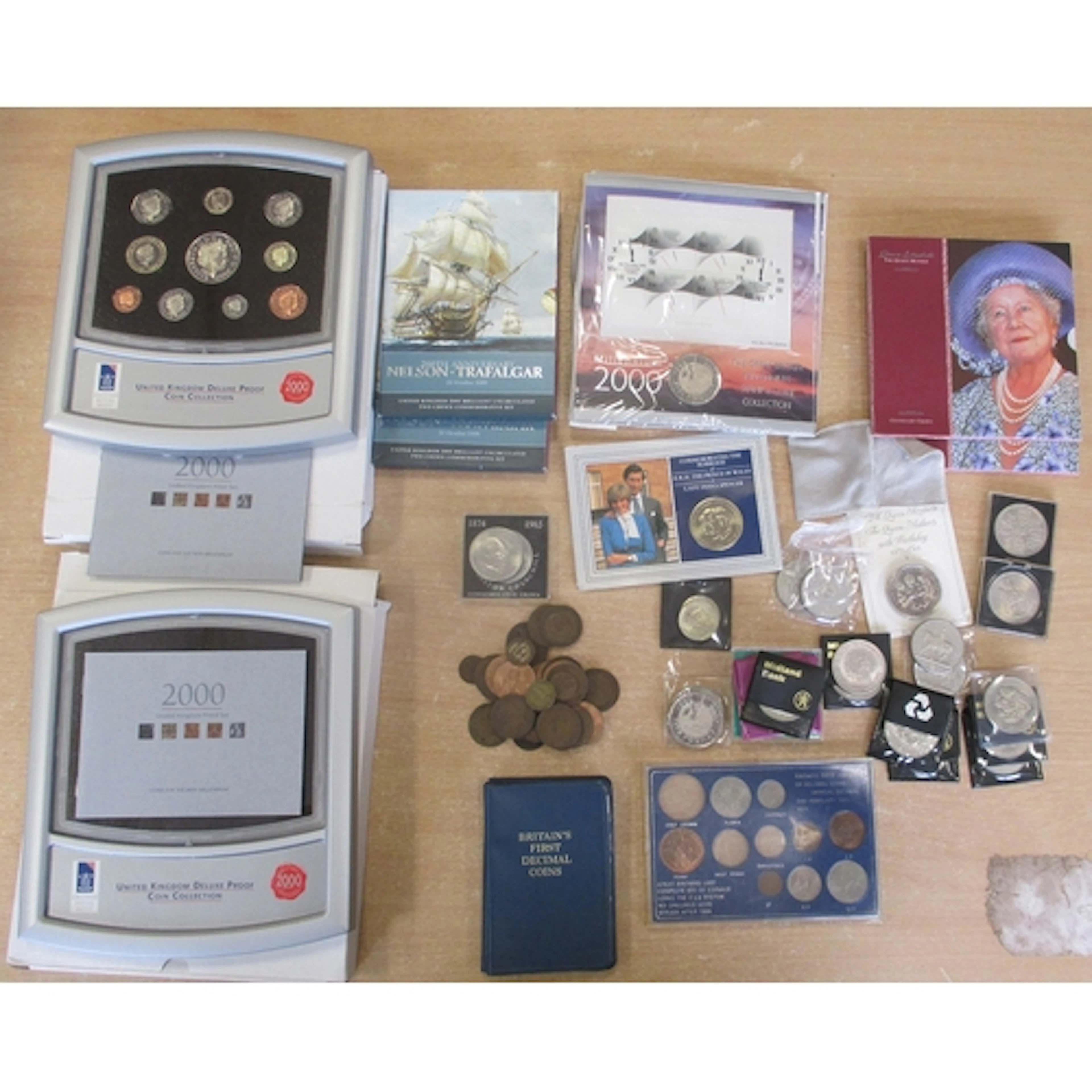 Range of modern issues, with 2000 proof sets FDC (2), uncirc...