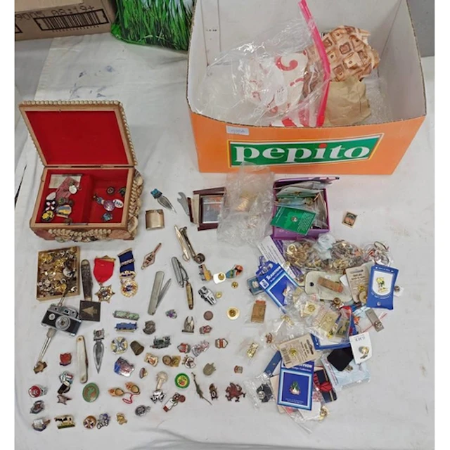 SELECTION OF VINTAGE AND OTHER PIN BADGES, LIGHTERS, POCKET ...