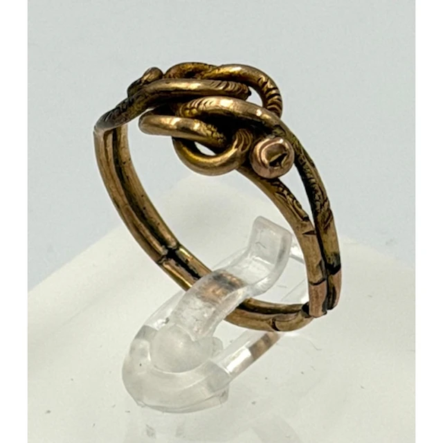 A 9ct gold lovers knot ring AF with an approximate weight of...