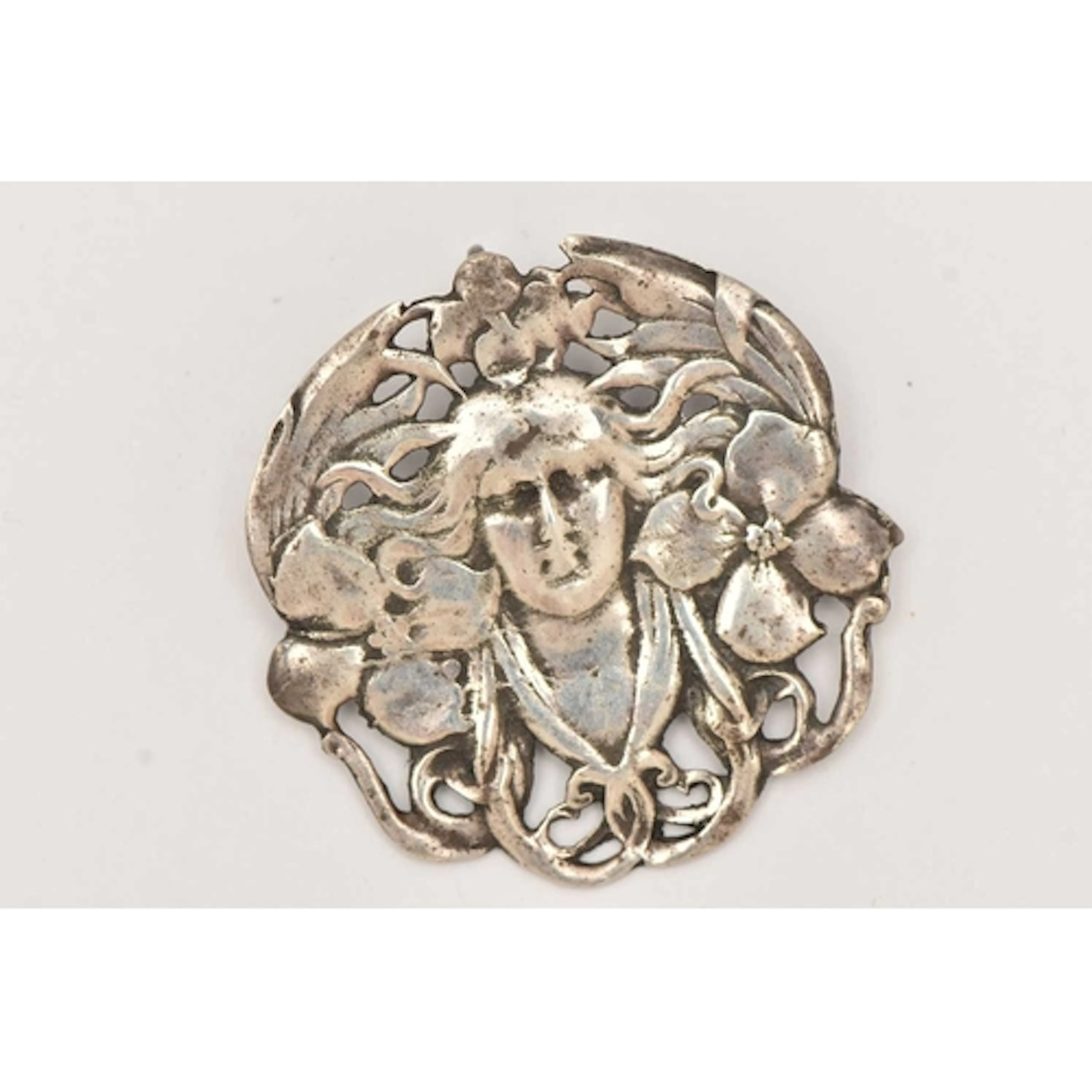 A SILVER BROOCH ART NOUVEAU STYLE BROOCH PENDANT, a ladies f...