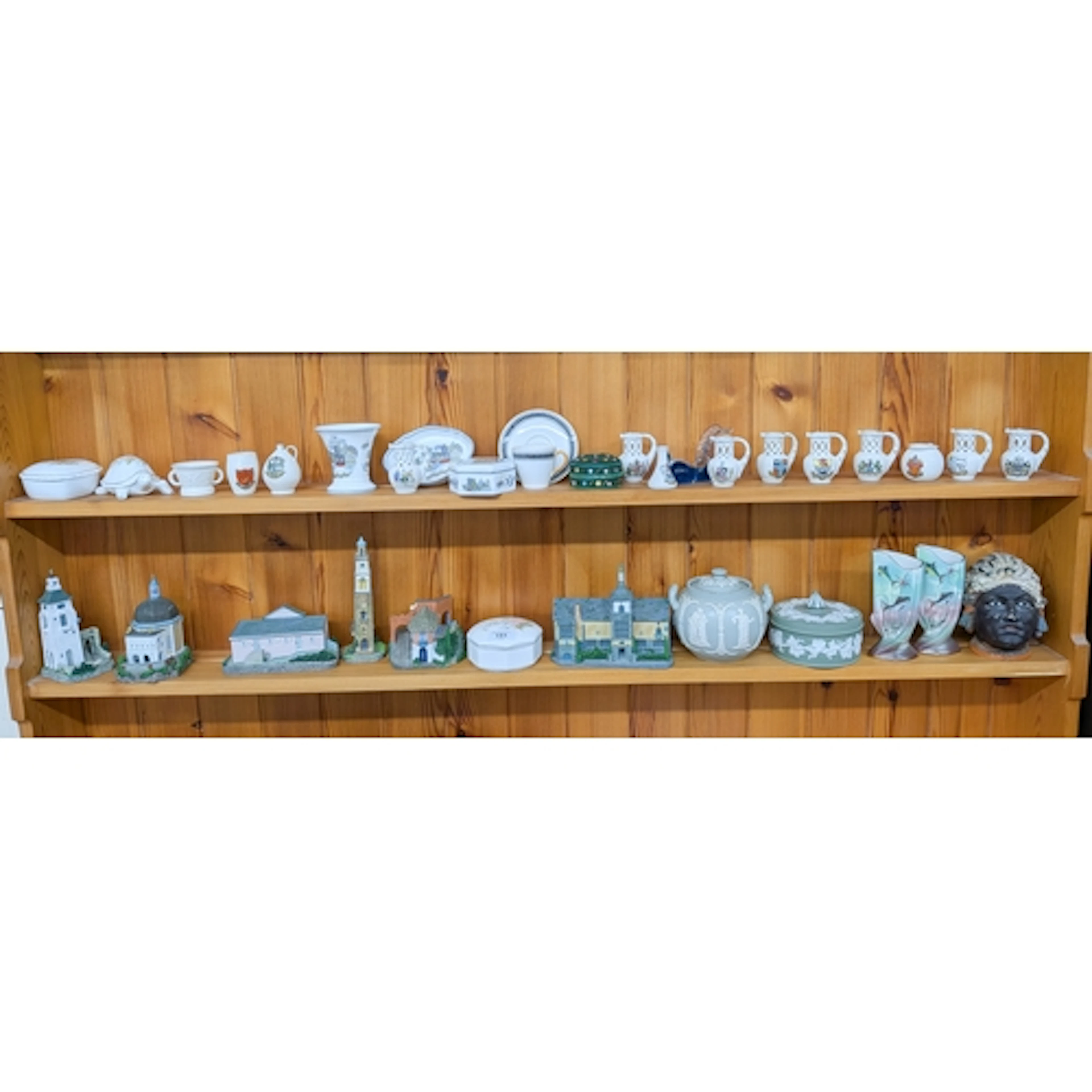 Collectable china to include Wedgwood, crested china, Portme...