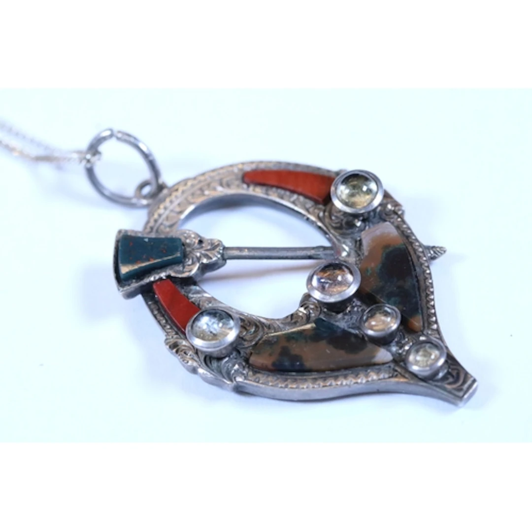 An antique Victorian sterling silver and Agate specimen pend...