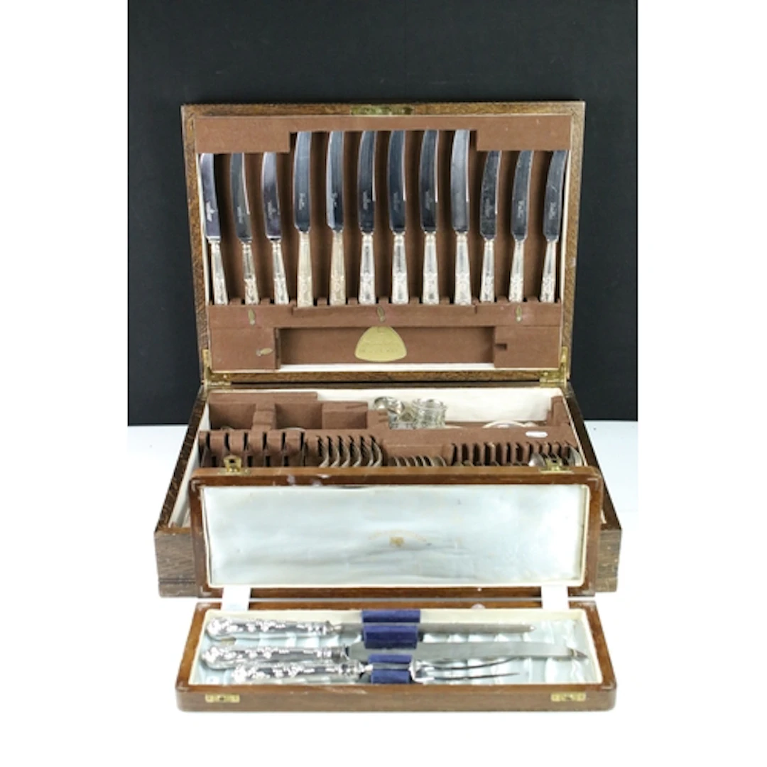 Henry Rogers Sheffield plated canteen of cutlery, King's pat...