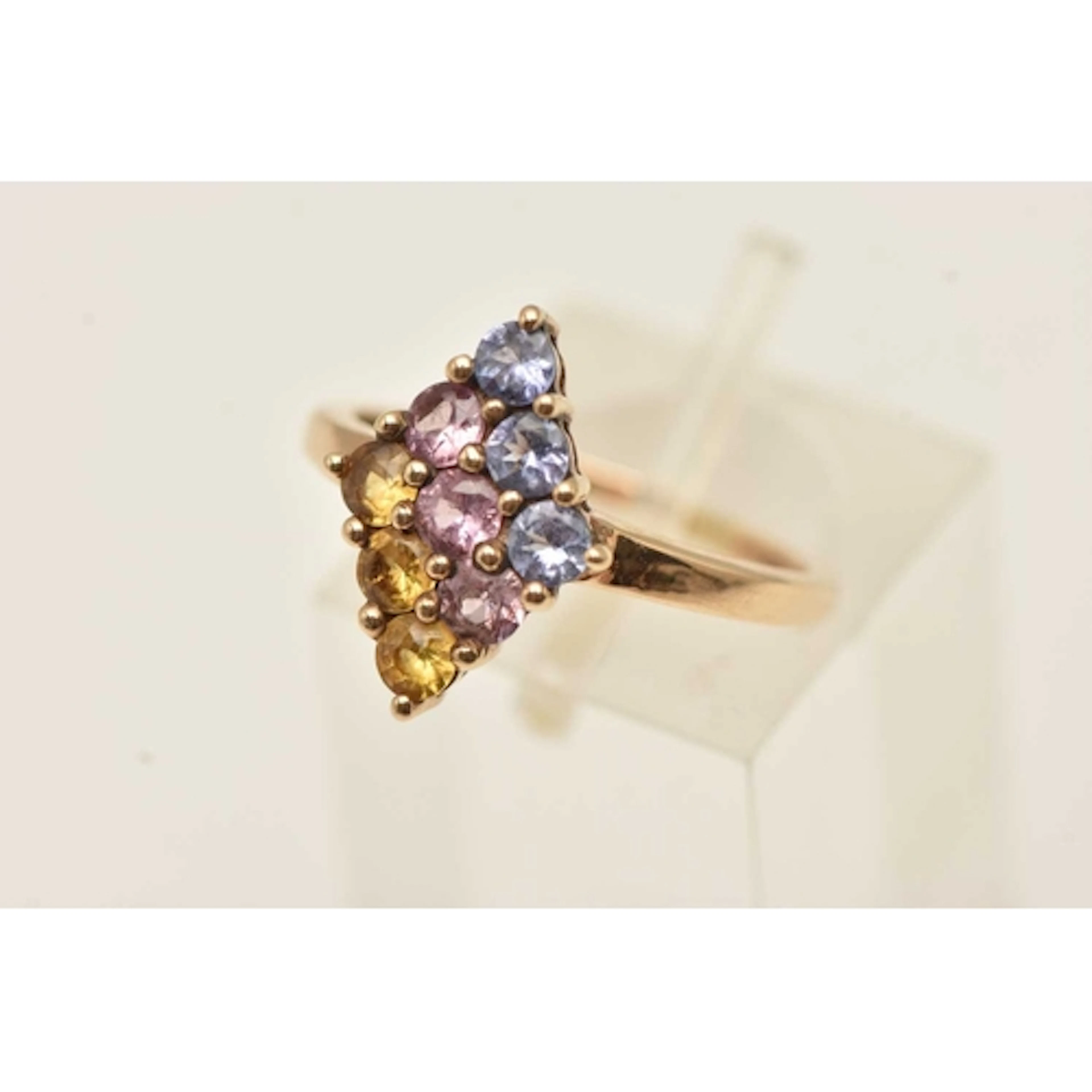 A YELLOW METAL GEM SET CLUSTER RING, circular cut pink, blue...