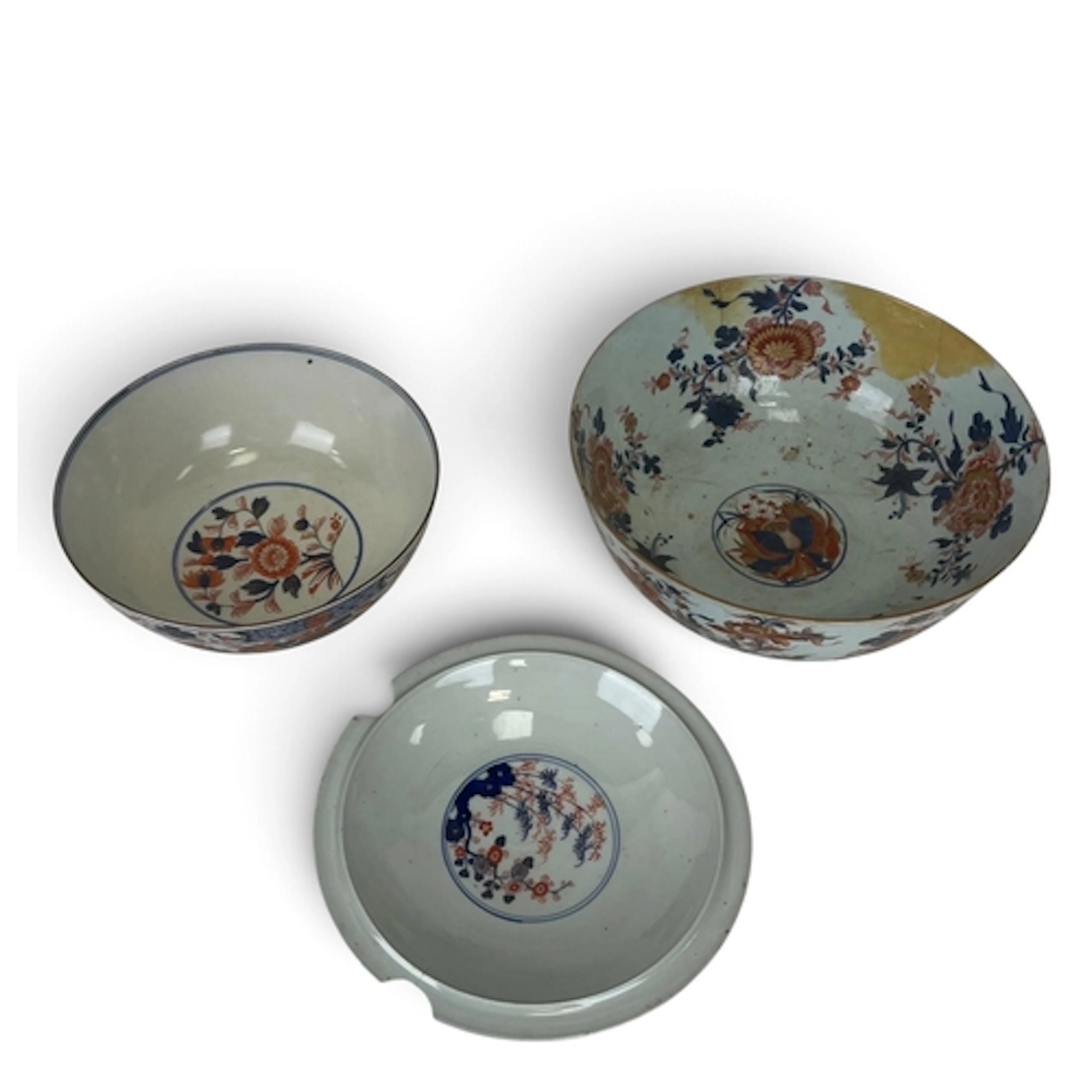 A GROUP OF 18TH AND 19TH CENTURY CHINESE EXPORT BOWLS IN THE...