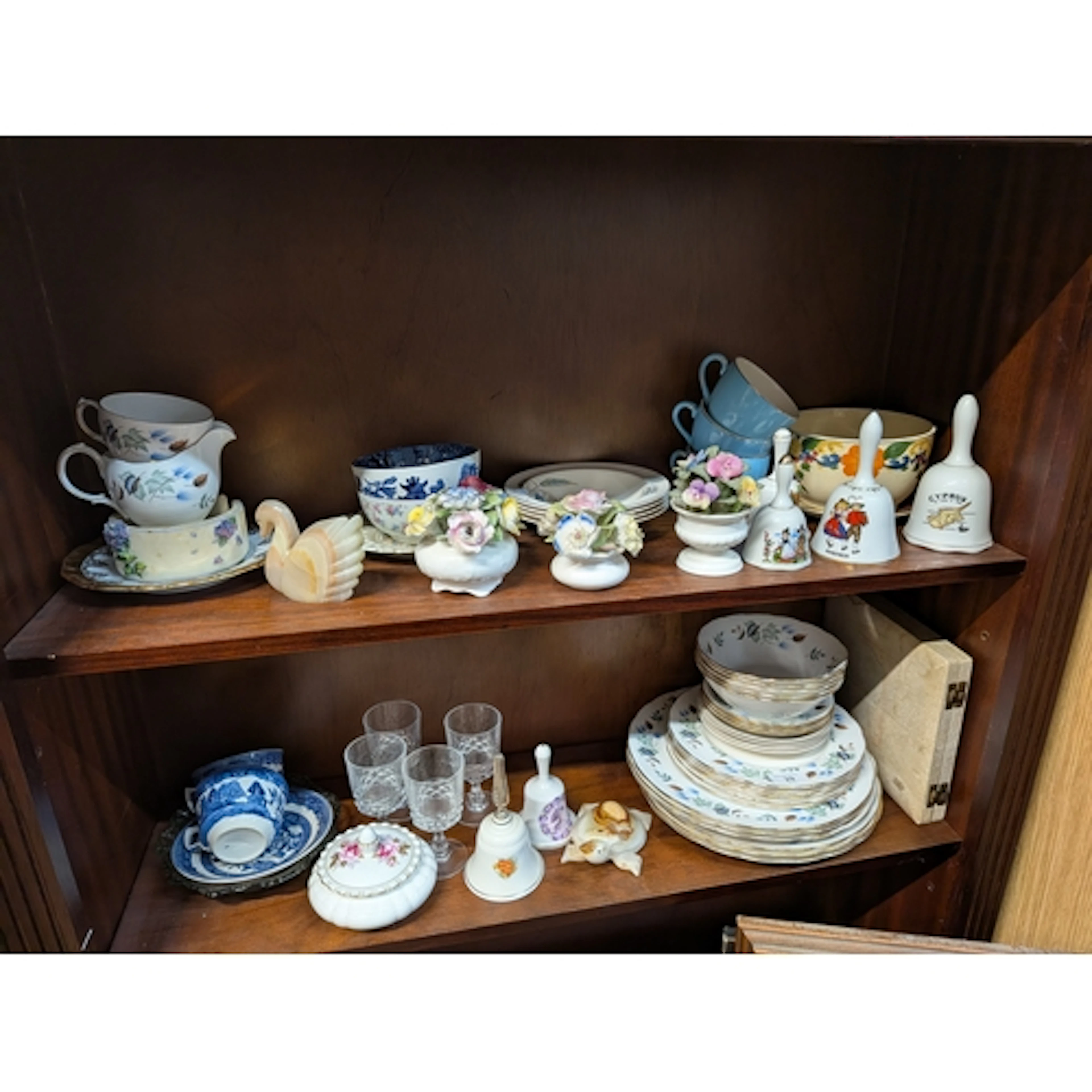 Collectables to include tea and dinner ware, flower cluster ...