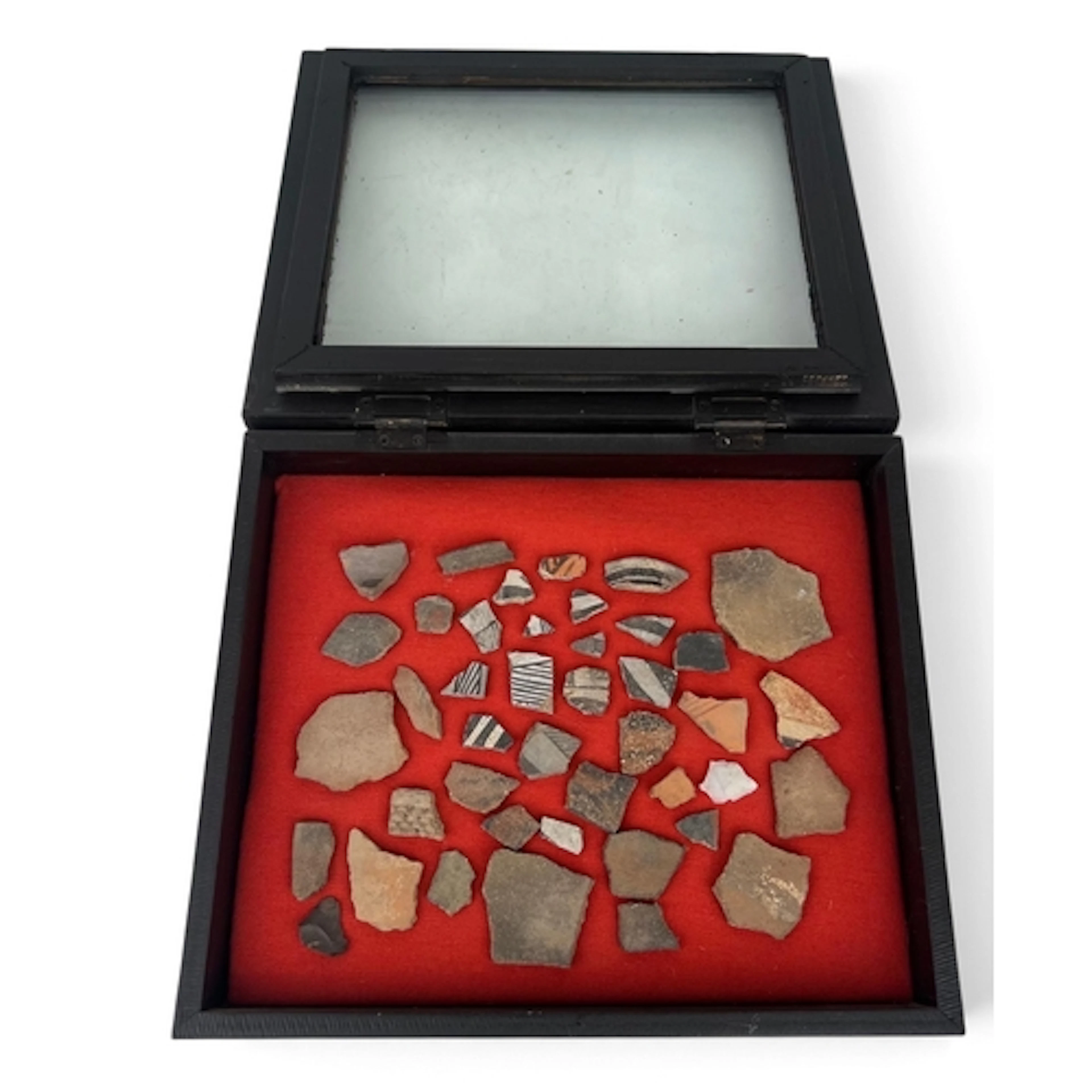 A DISPLAY CASE OF NATIVE AMERICAN POTTERY FRAGMENTS 37cm x 3...