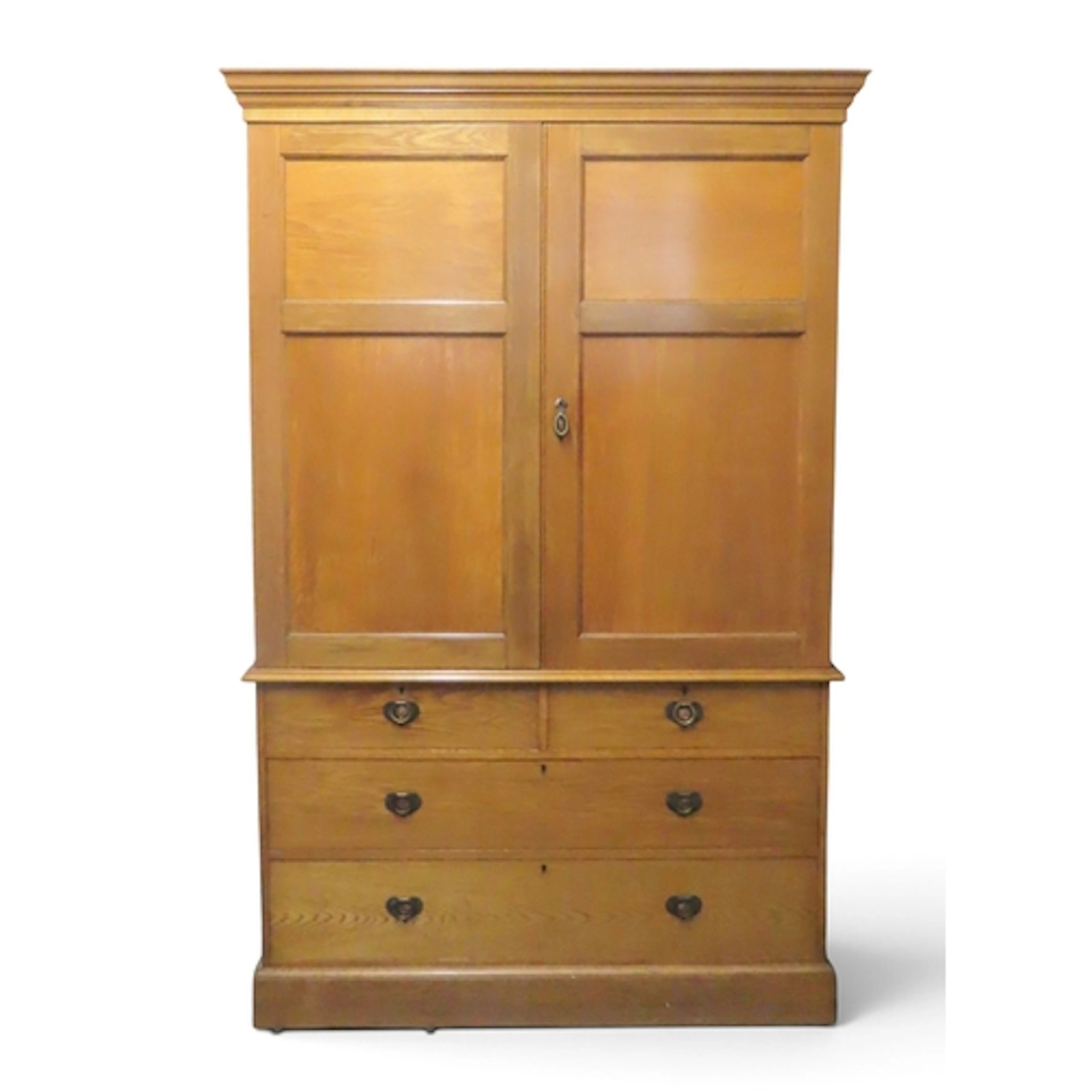 AN EARLY 20TH CENTURY OAK ARTS & CRAFTS STYLE LINEN PRES...