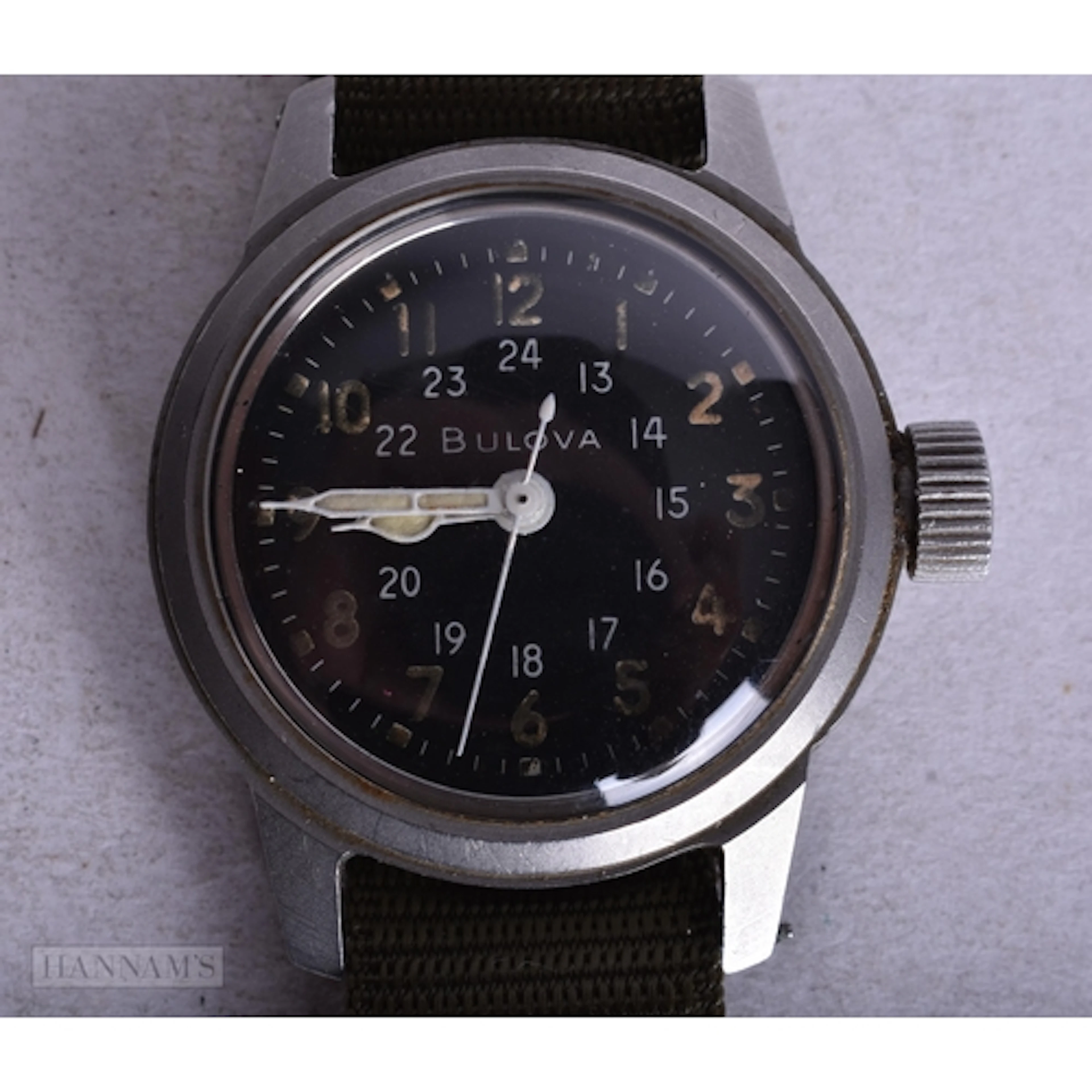 A 1959 A17A BULOVA MILITARY WRIST WATCH. Running. 3.25 cm wi...