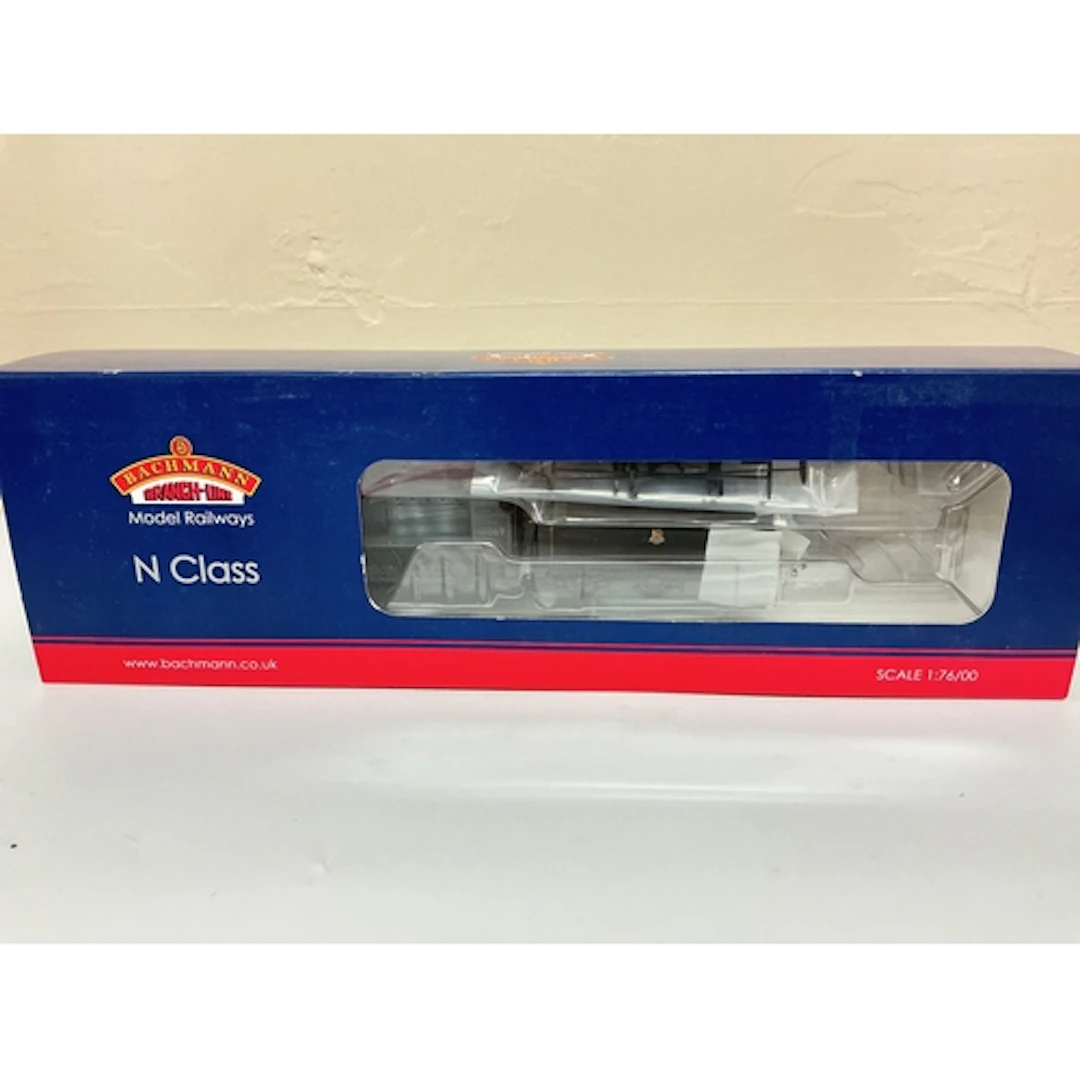 A Boxed Bachmann 00 Gauge BR Black Early Emblem #32-165DC. N...