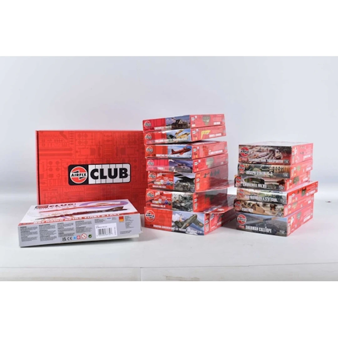 A COLLECTION OF 1:72 AND 1:76 SCALE AIRFIX MODEL KITS, to in...