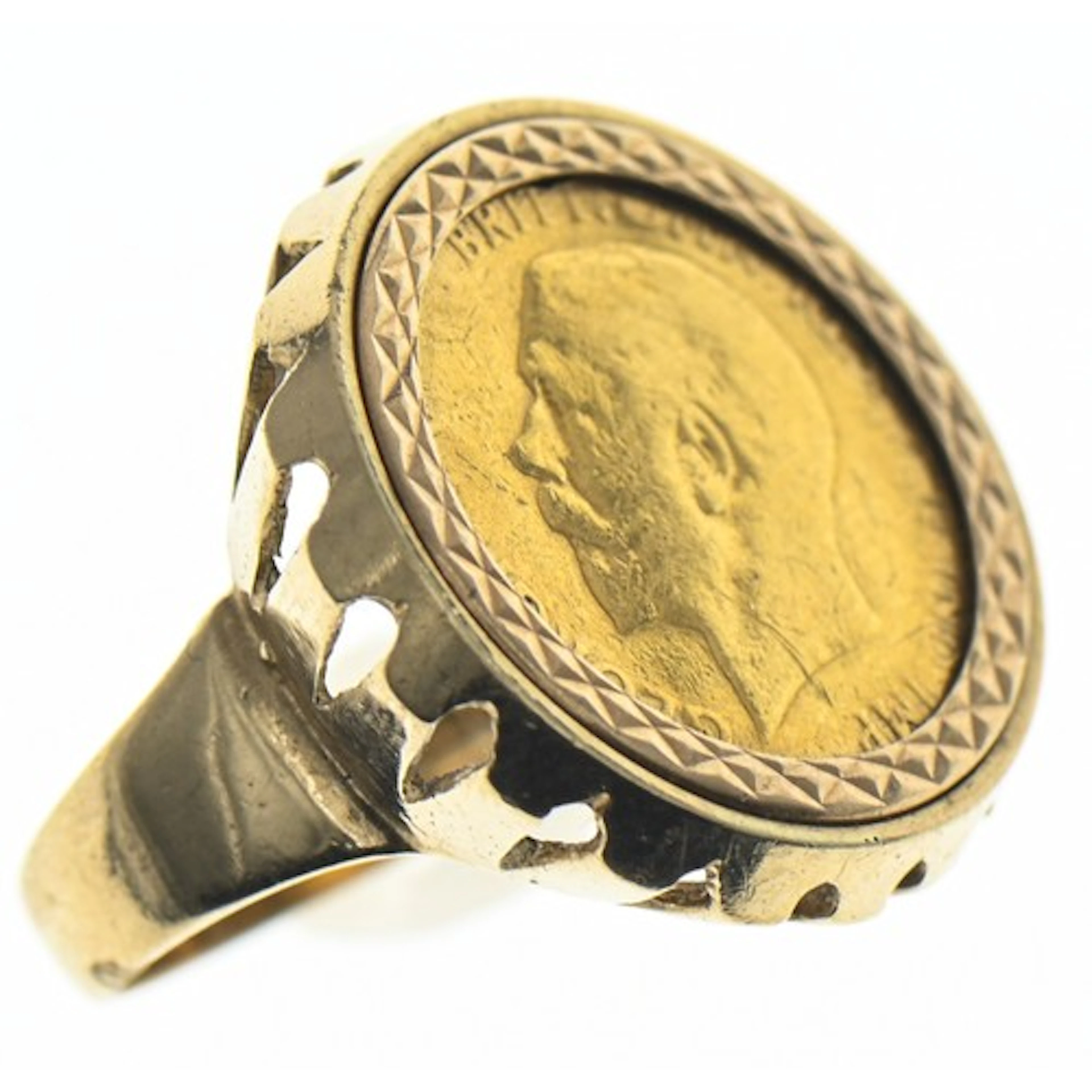 George V 1914 half sovereign in a 9ct hallmarked gold r...