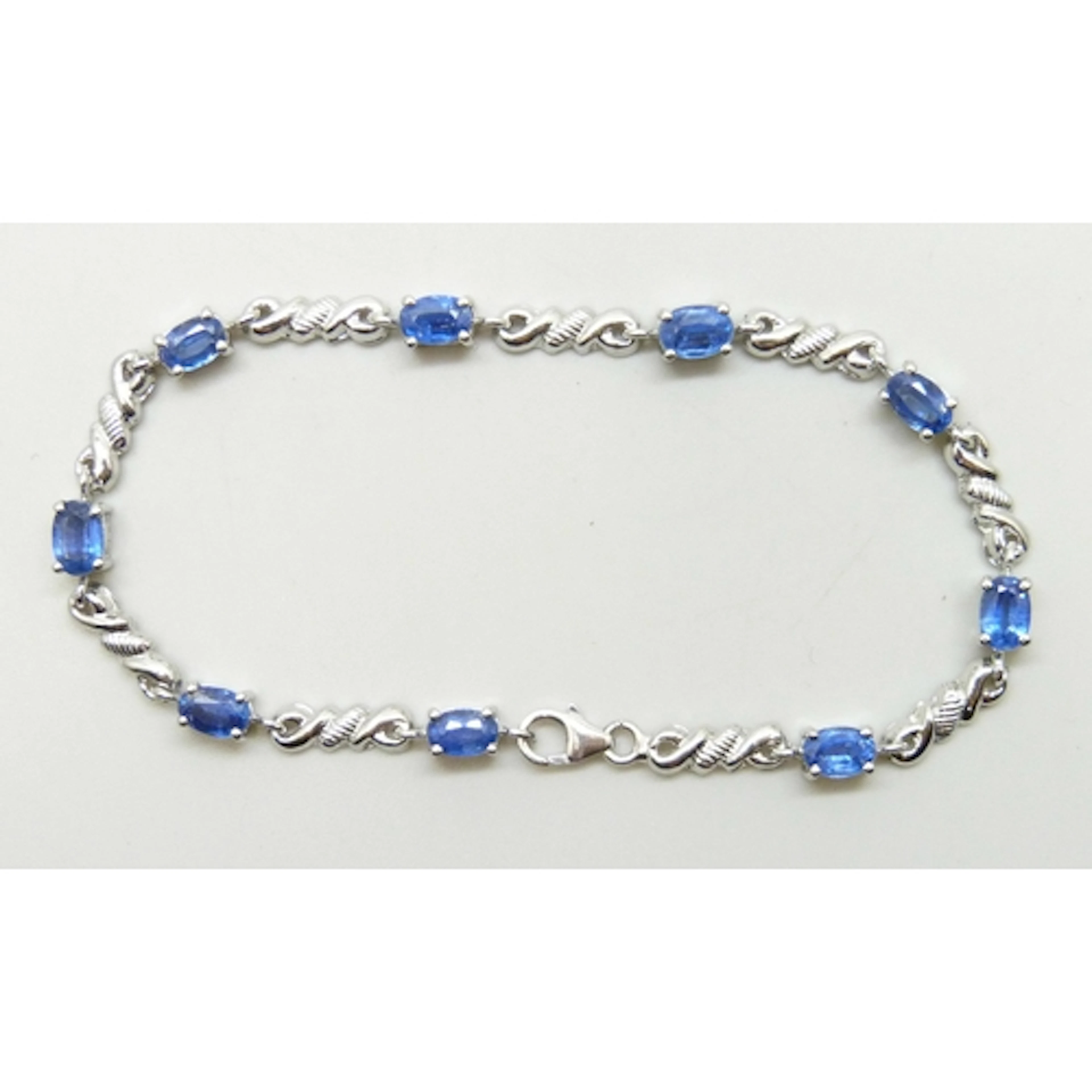 A silver Himalayan kyanite bracelet, 6.75ct, 7.5 inches