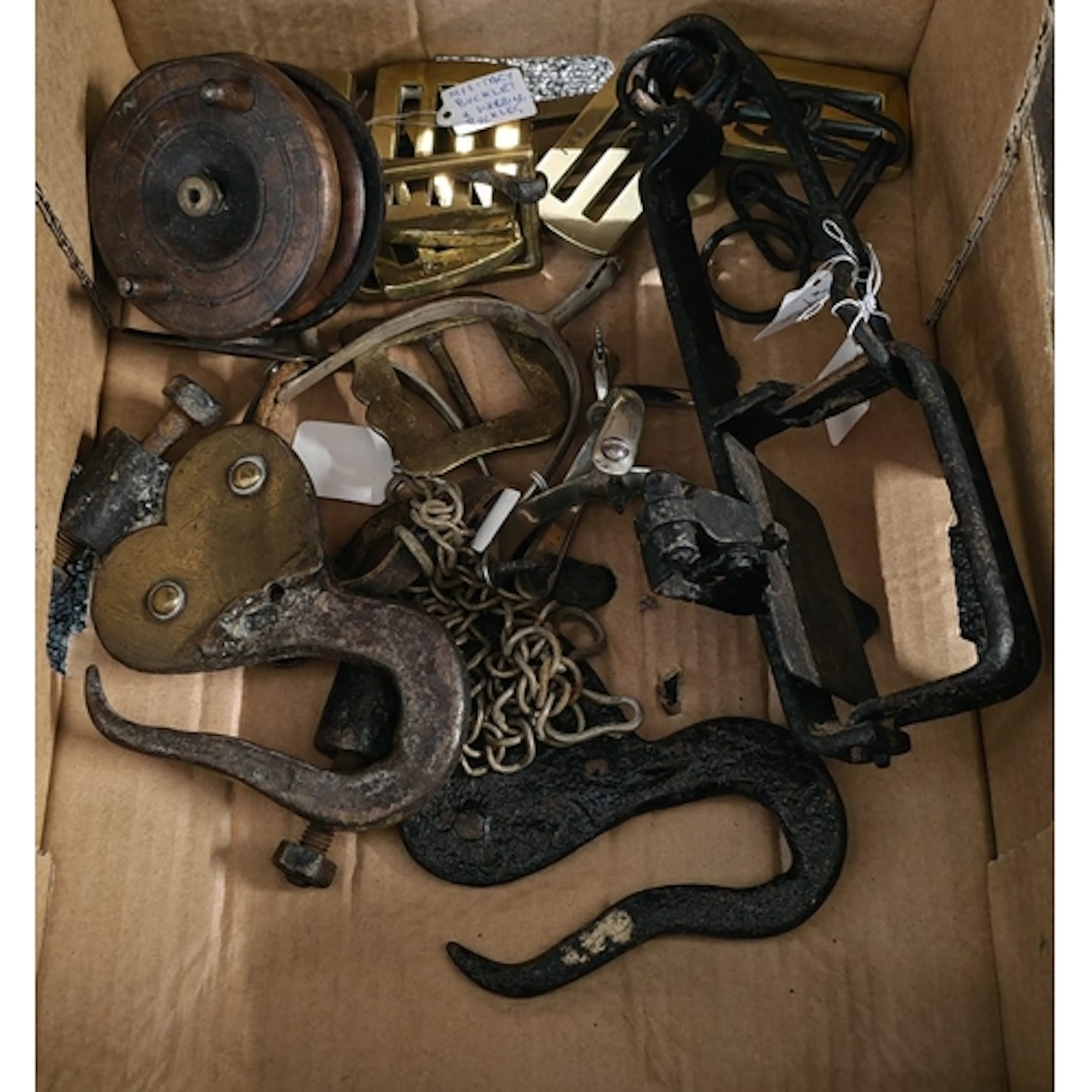 Box of metalware to include: gin trap (for decorative use on...