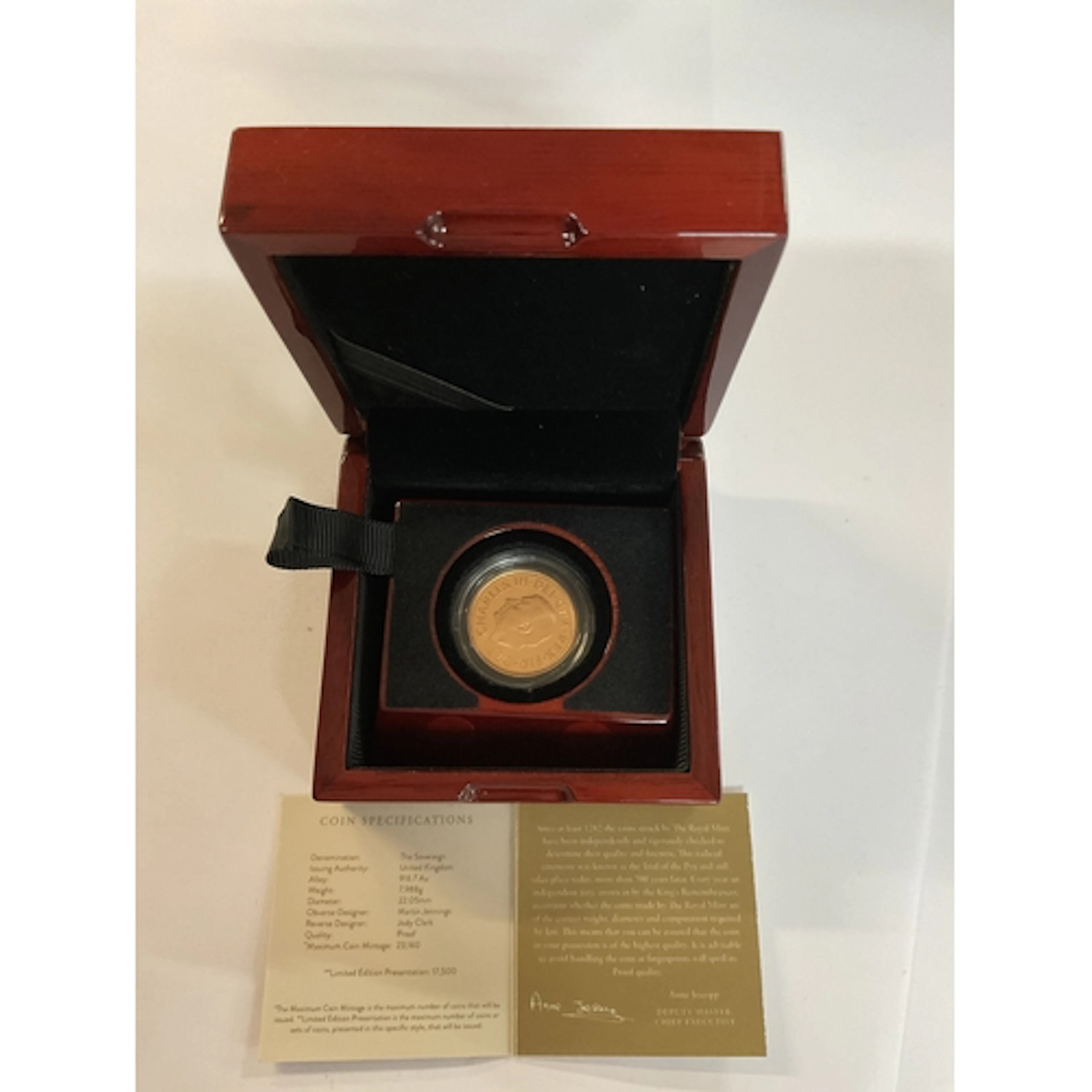 Elizabeth II 2022 memorial Gold coin. Rare edition with Kin...
