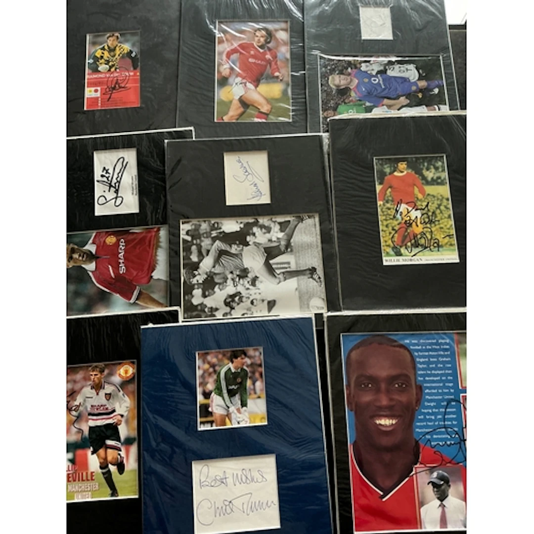 Manchester United Football Memorabilia Boxes: Includes bookl...