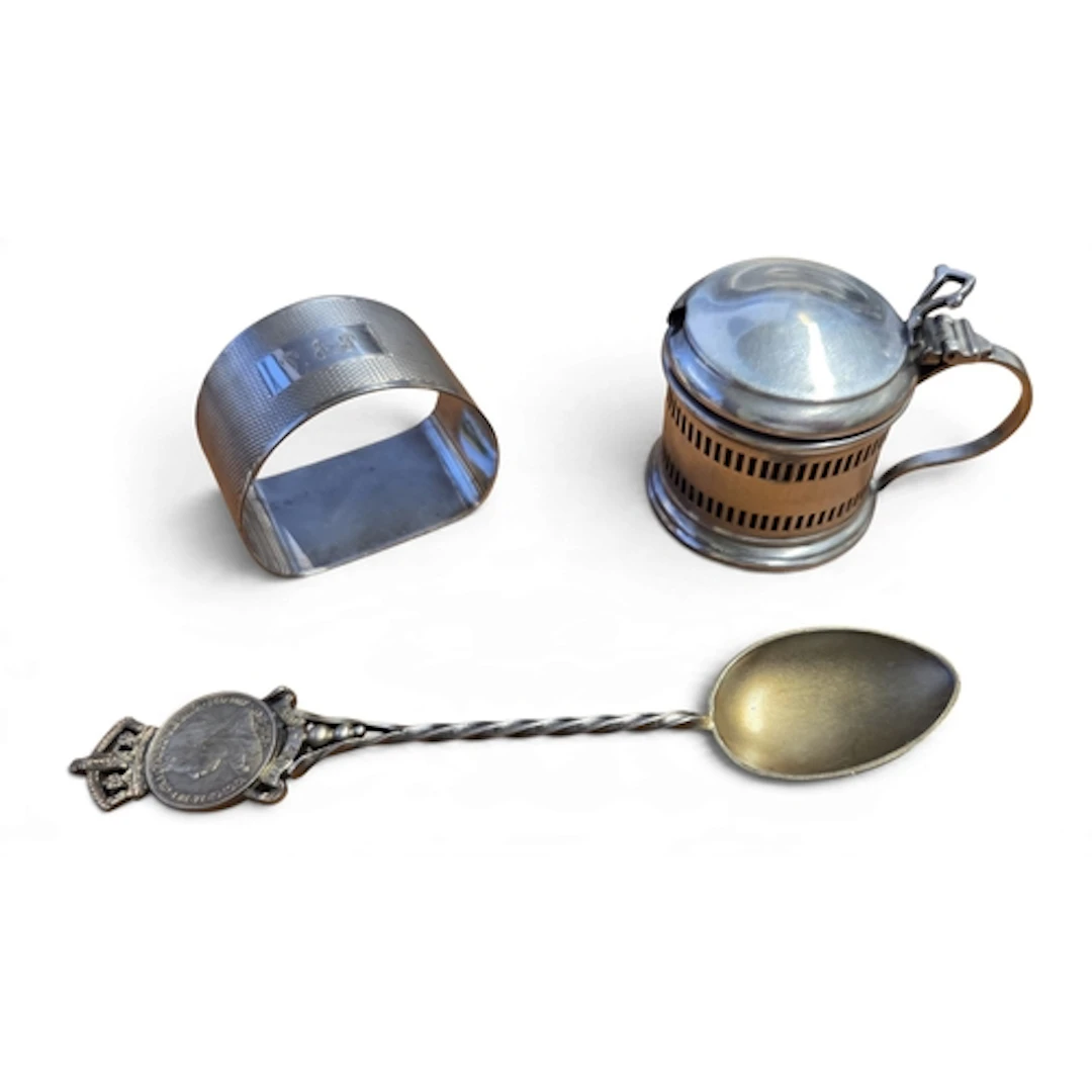 A Birmingham Silver lidded Mustard Pot, 1926 Greenbury & Co,...