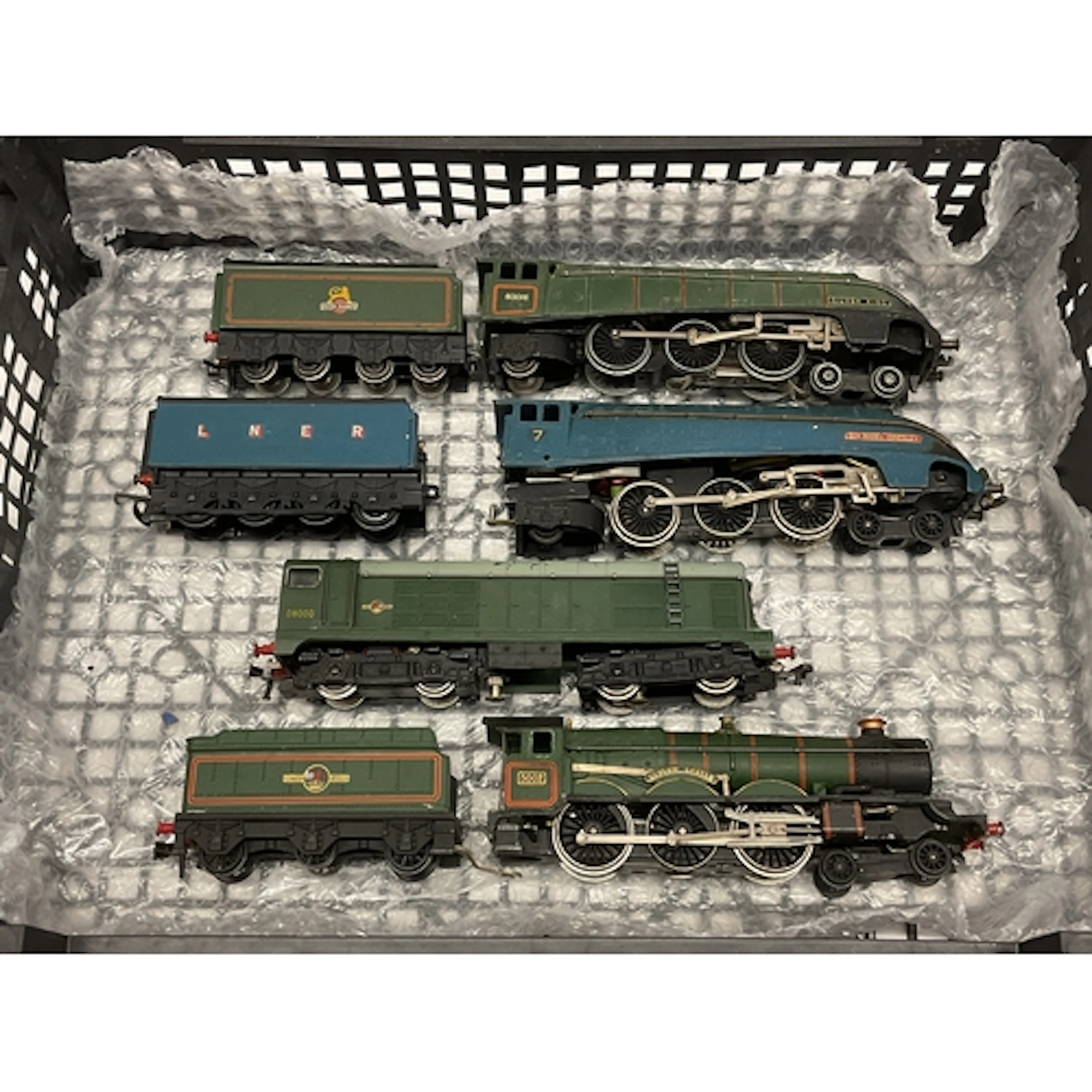 Four Hornby-Dublo 00 gauge locomotives: a three-rail A4 "Sil...