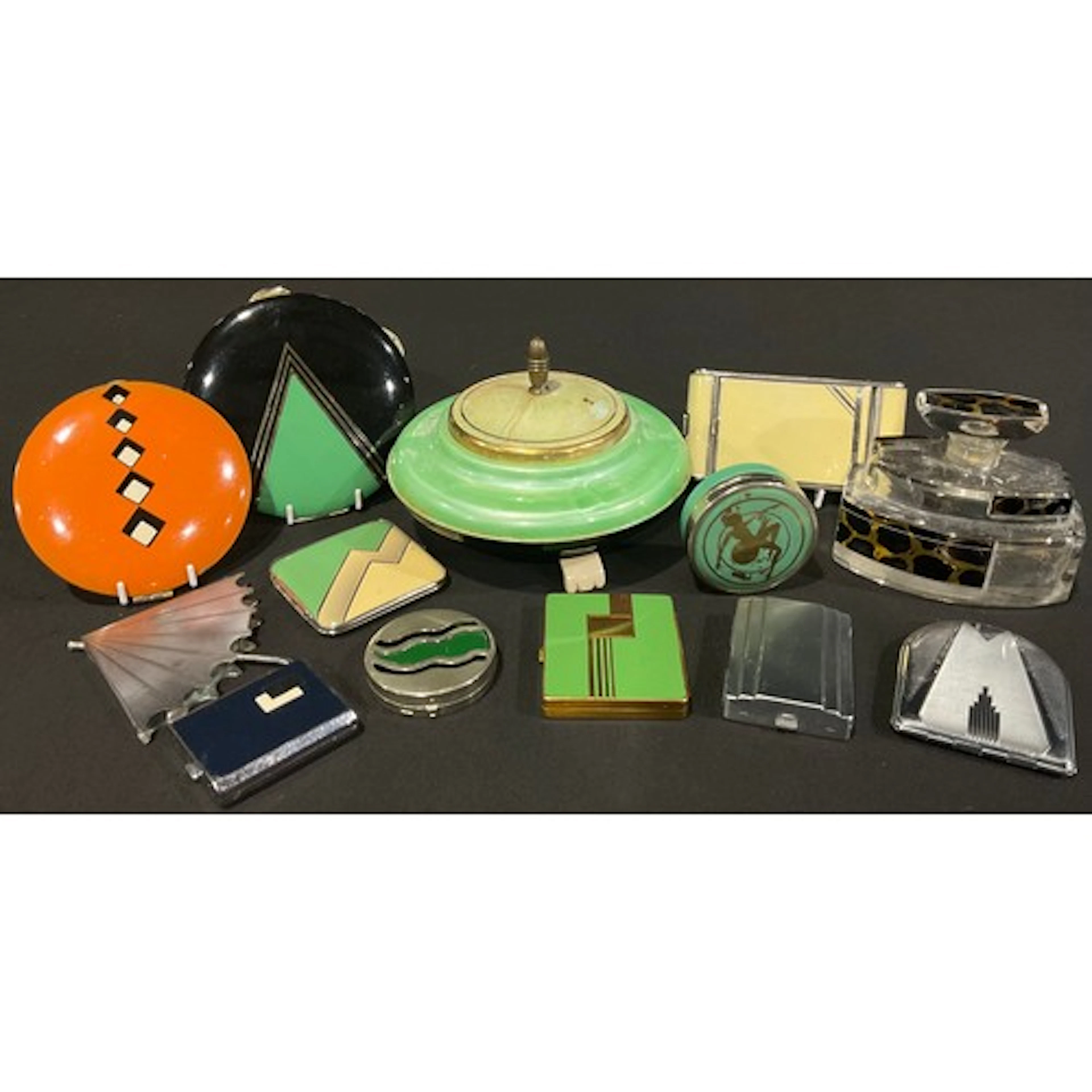 Ladies accessories - a collection of Art deco vanity and dre...