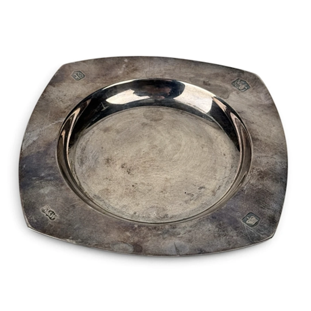 AN ELIZABETH II SILVER DISH, MAPPIN & WEBB, SHEFFIELD 19...