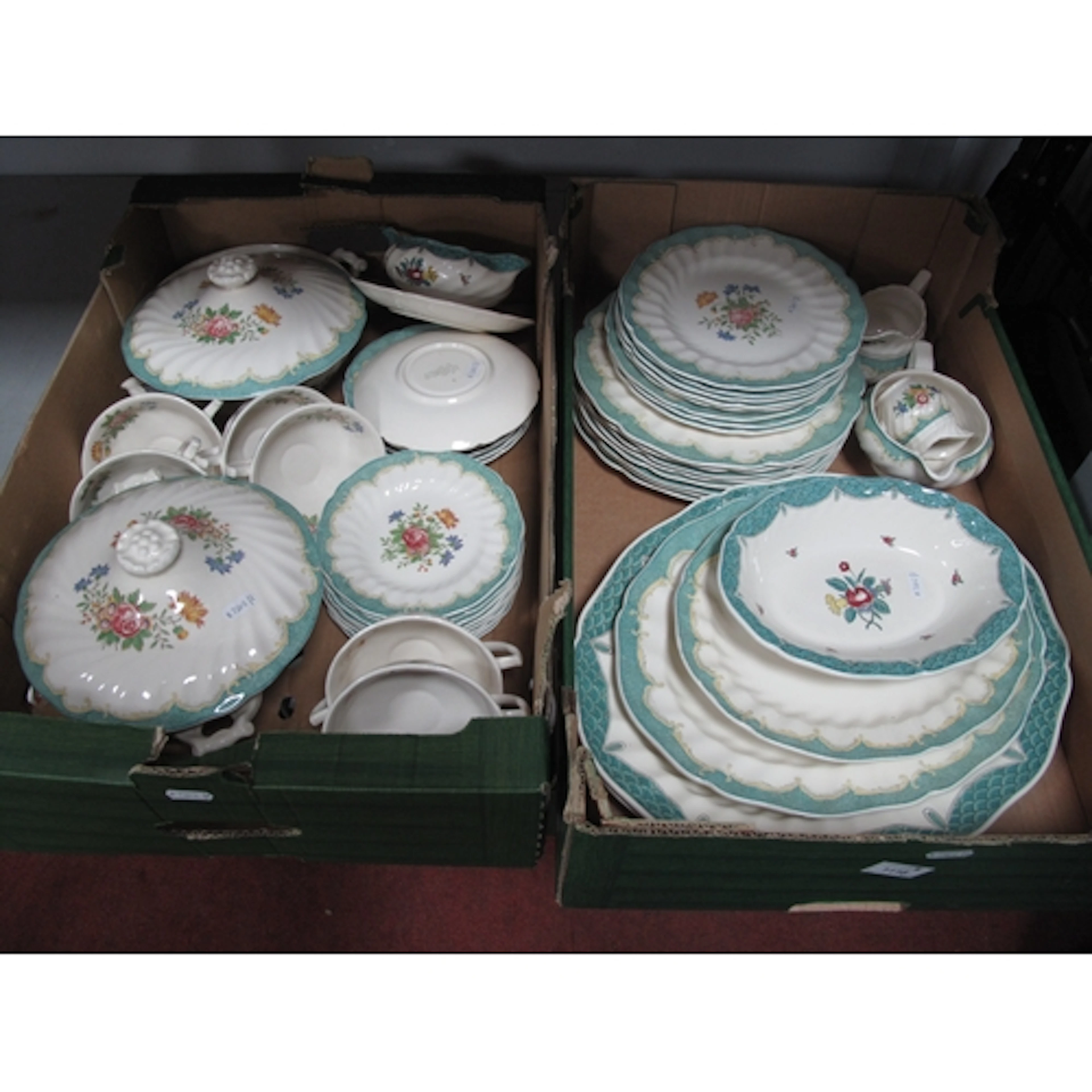 Royal Doulton "Kingswood" D6301 and D6023 patterns dinner se...