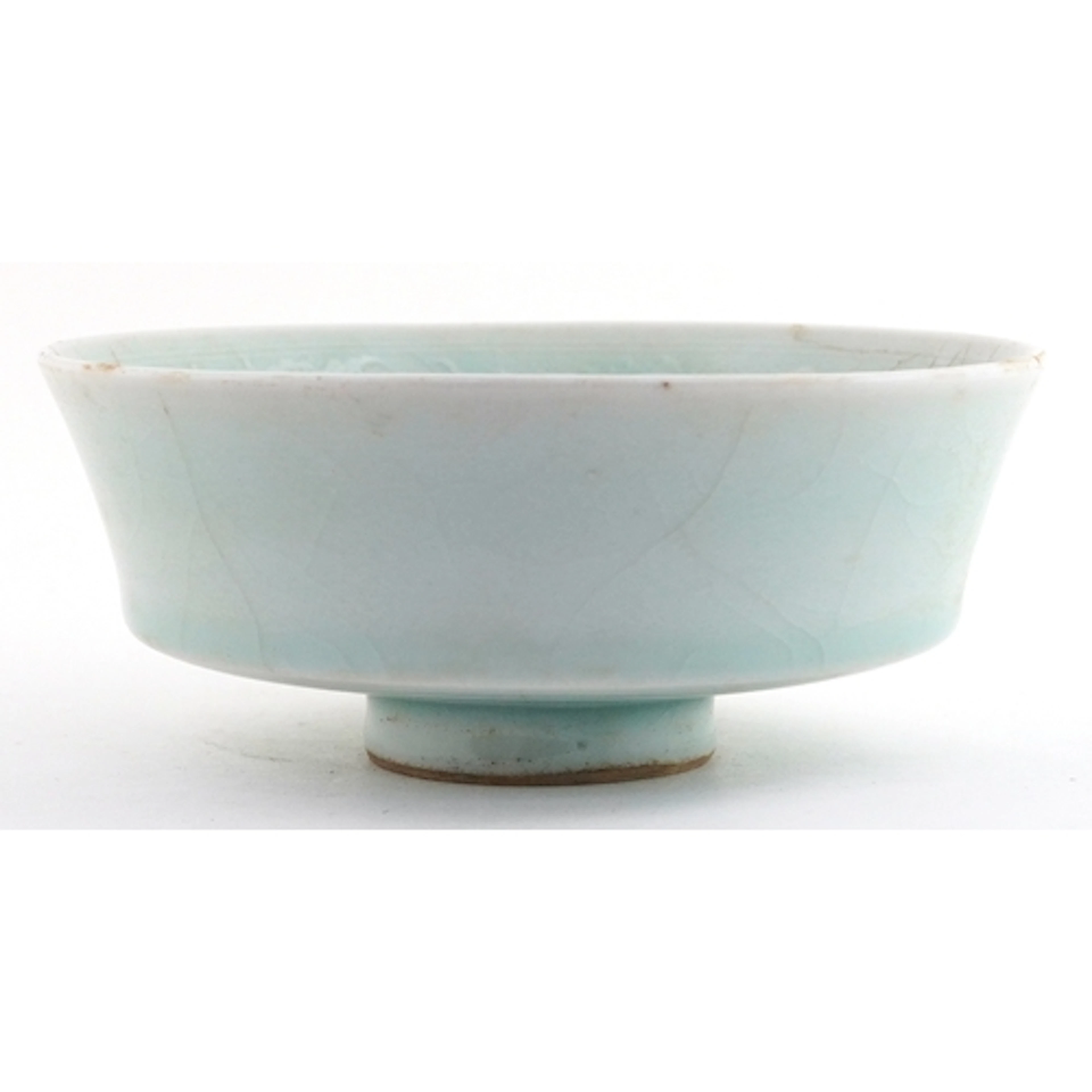 Chinese pale blue green celadon porcelain bowl, the interior...