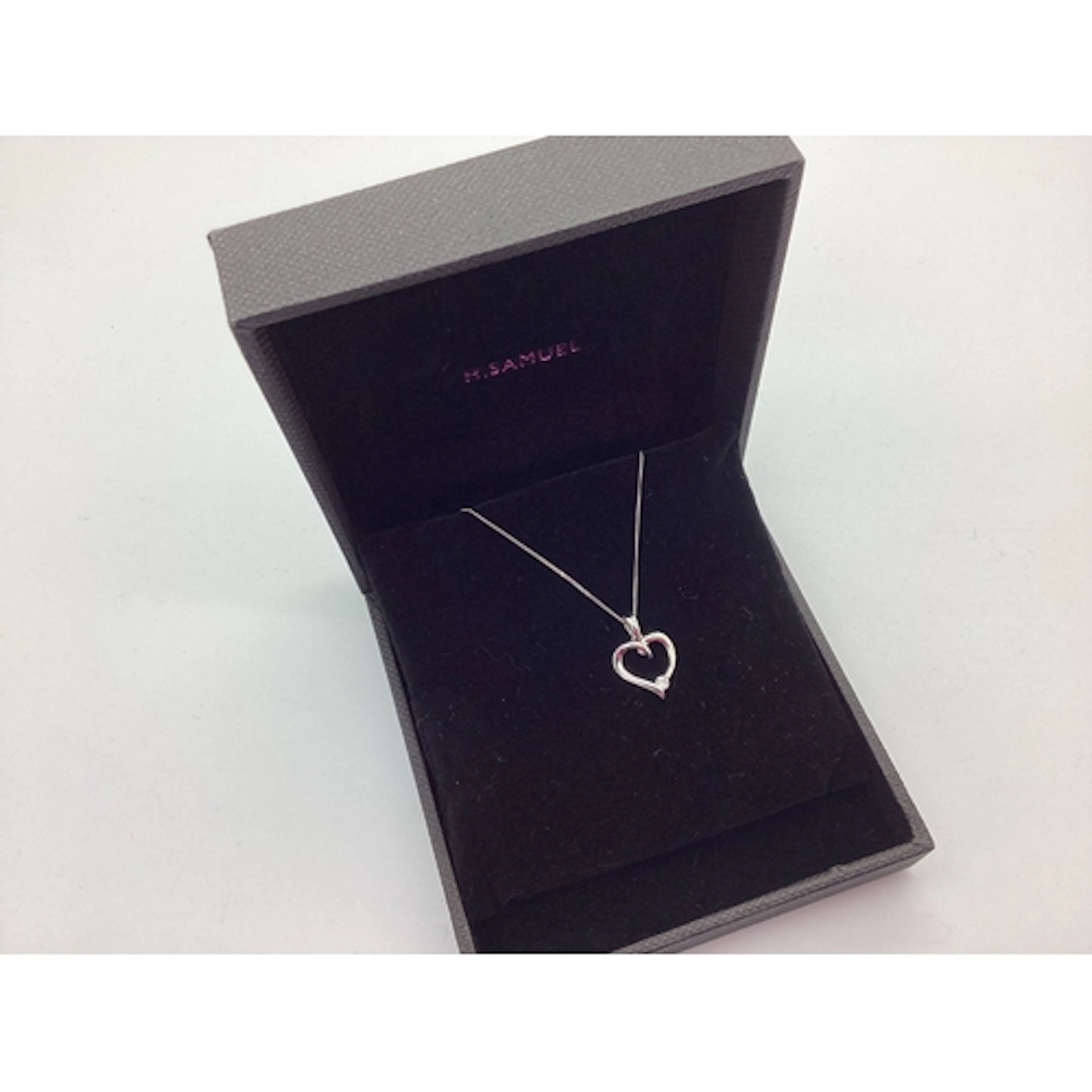 A Modern Dainty Open Heart Pendant, stamped "375", on a fine...