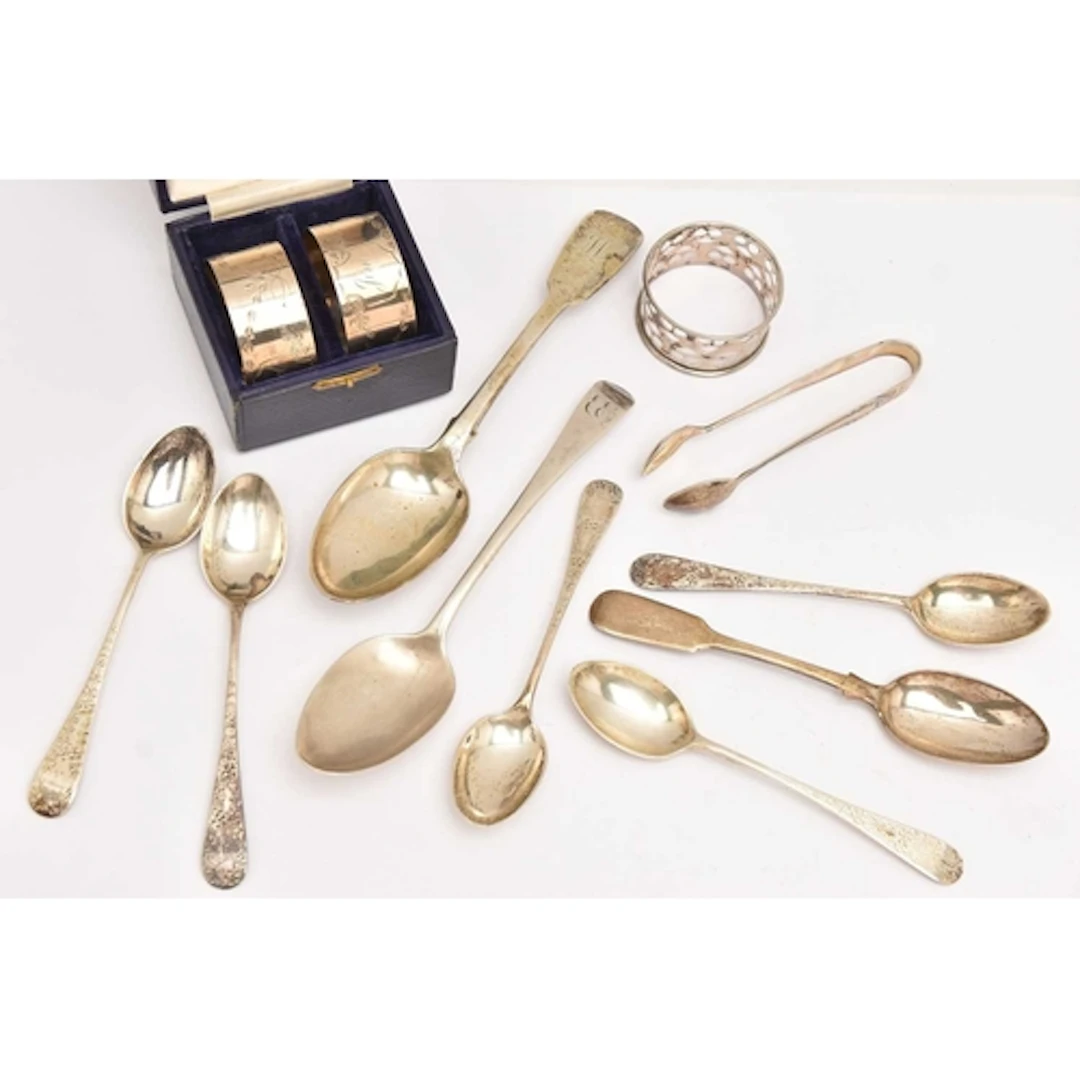 AN ASSORTMENT OF SILVER ITEMS, to include a cased set of two...