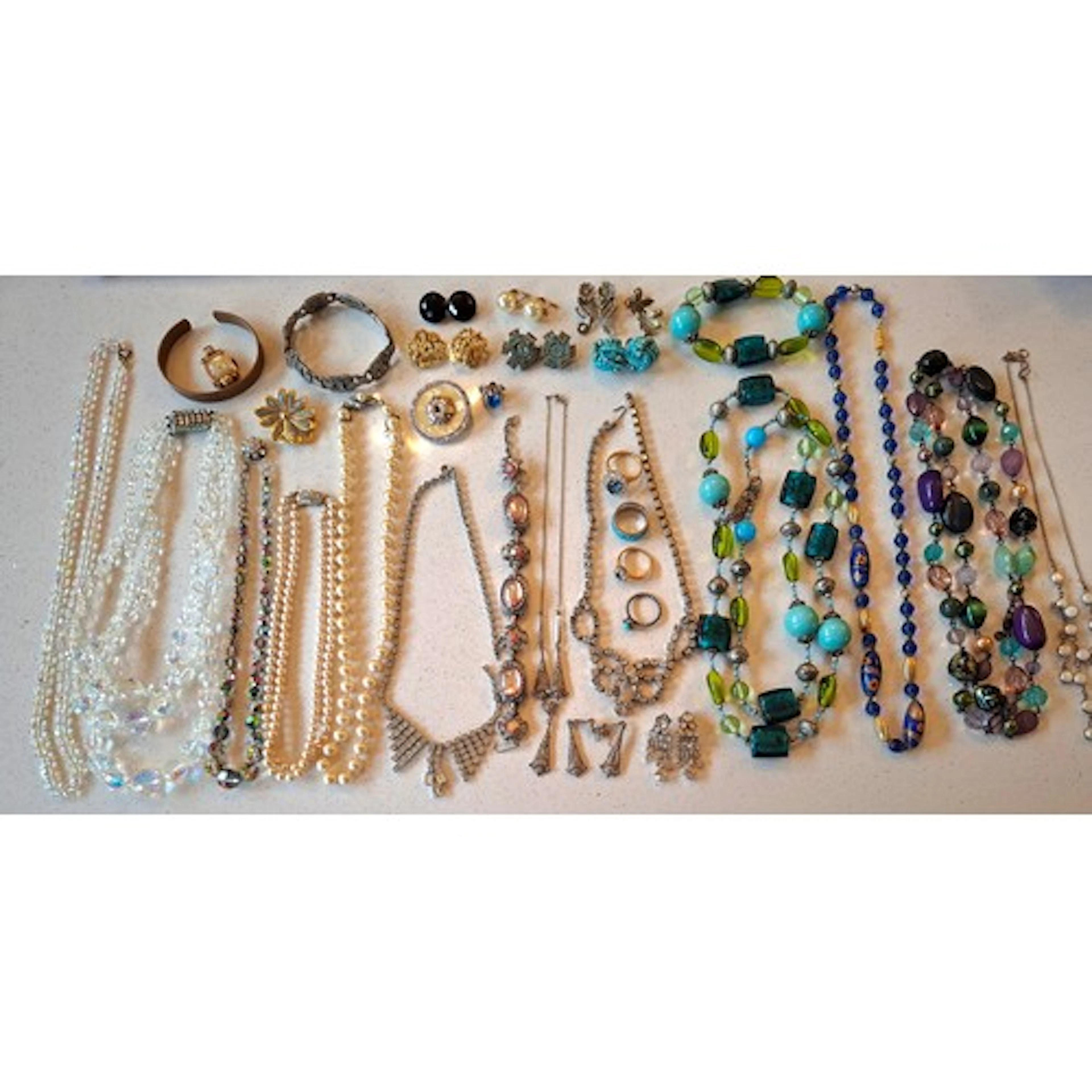 A quantity of vintage costume jewellery to include Aurora Bo...