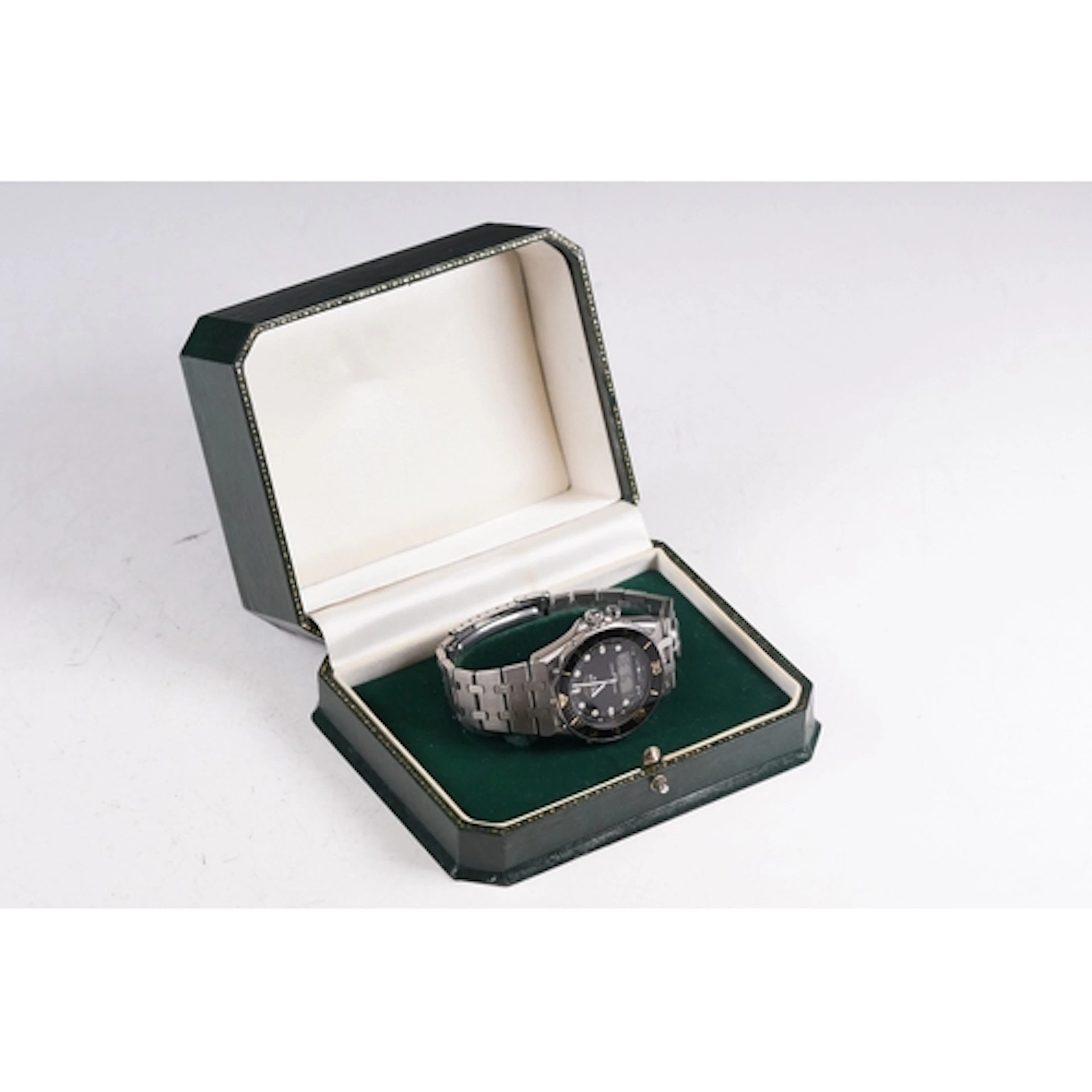 Breitling Navitimer 1400 Cosmos wrist watch having a round b...