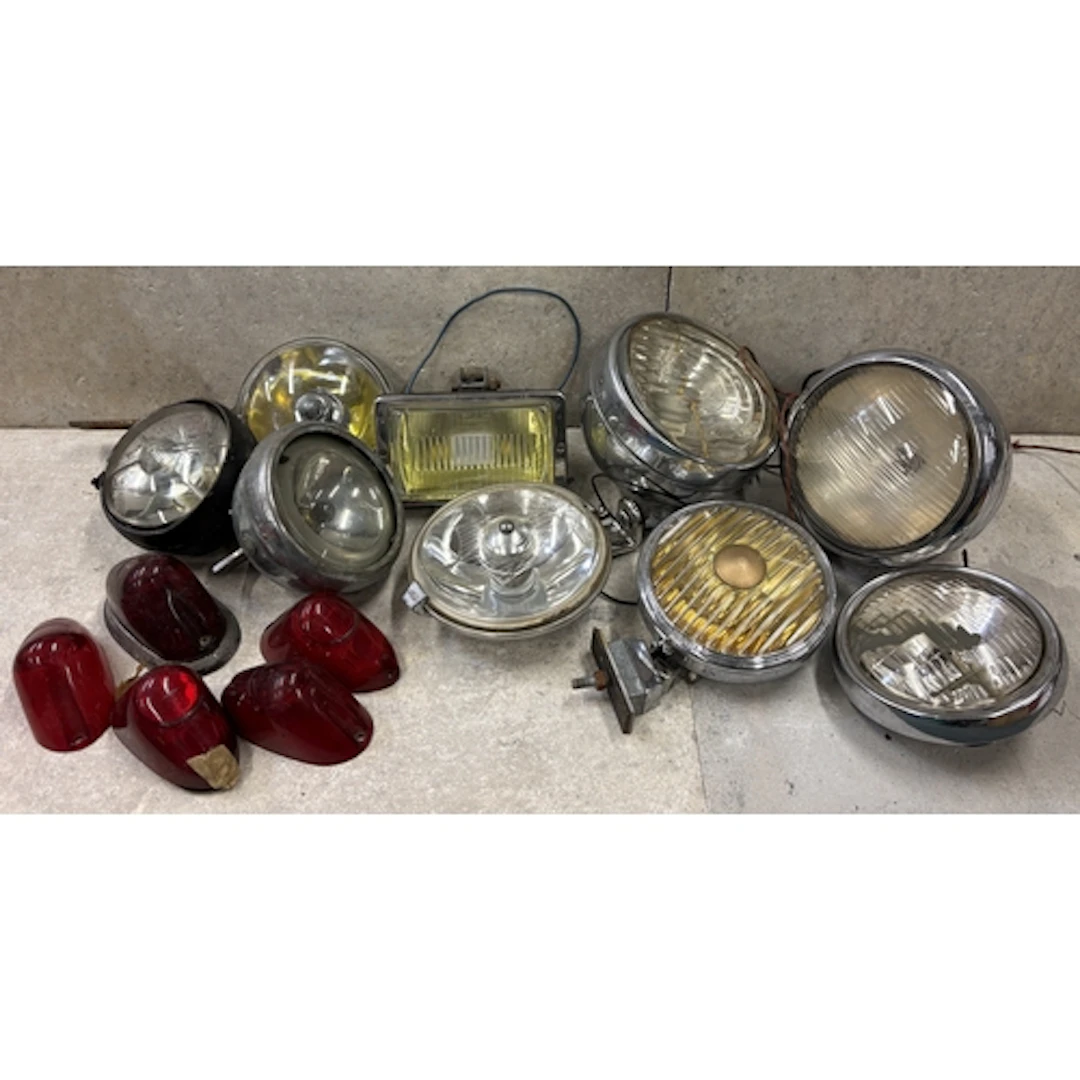 A collection of various vintage spotlights to include Raydyo...