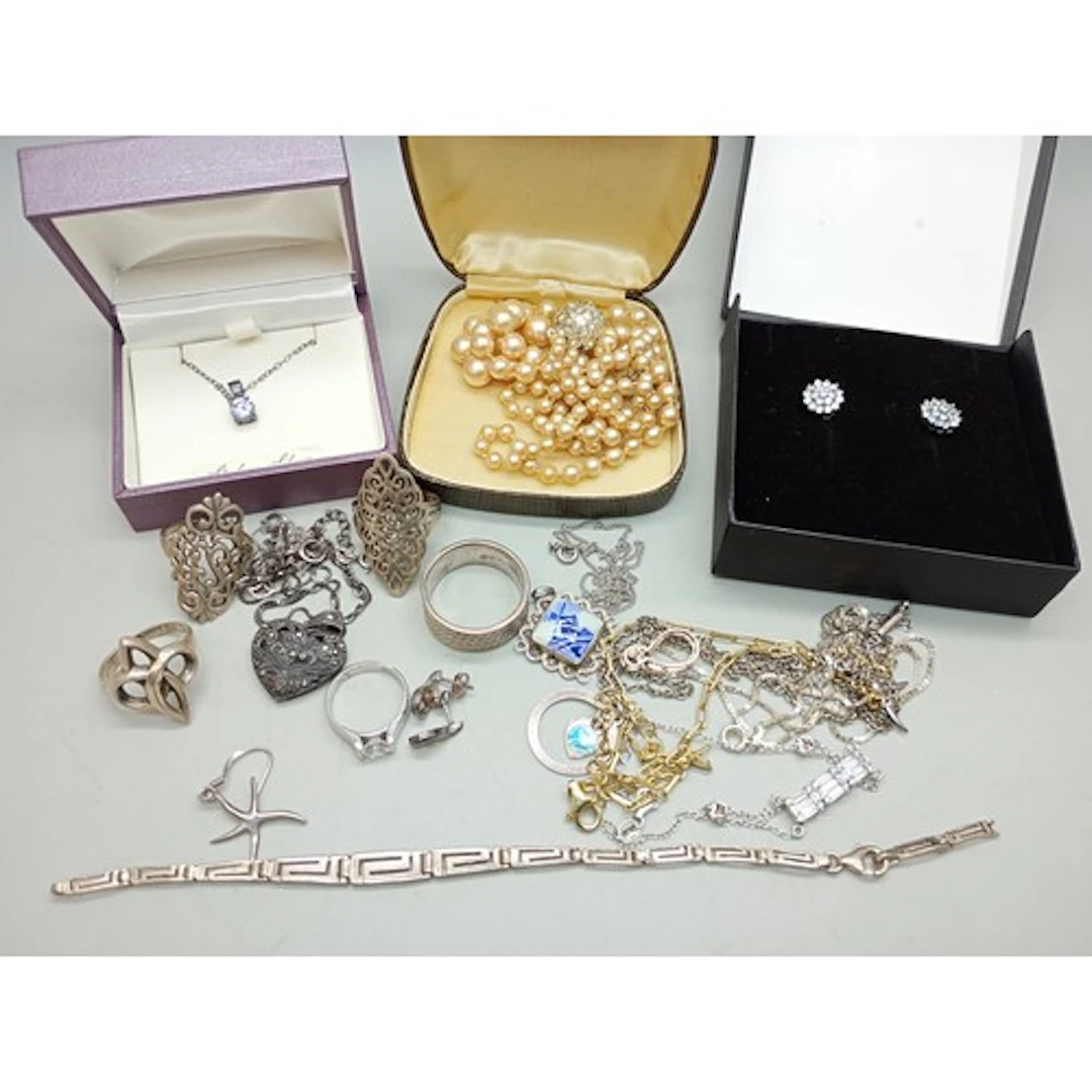 A collection of silver and white metal jewellery, 67g total