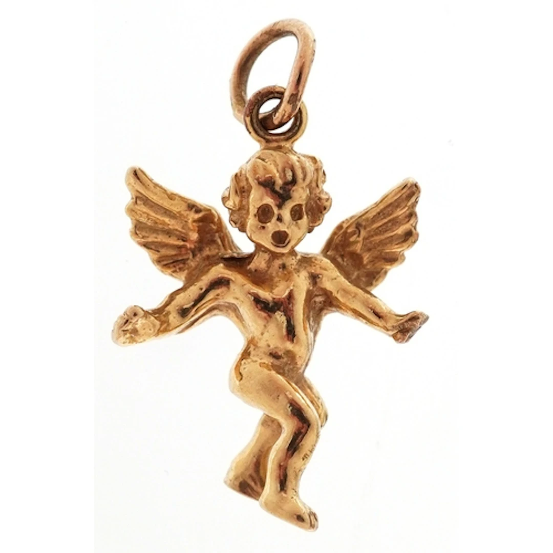 Unmarked gold charm in the form of putti, 1.9cm high, 2.0g.