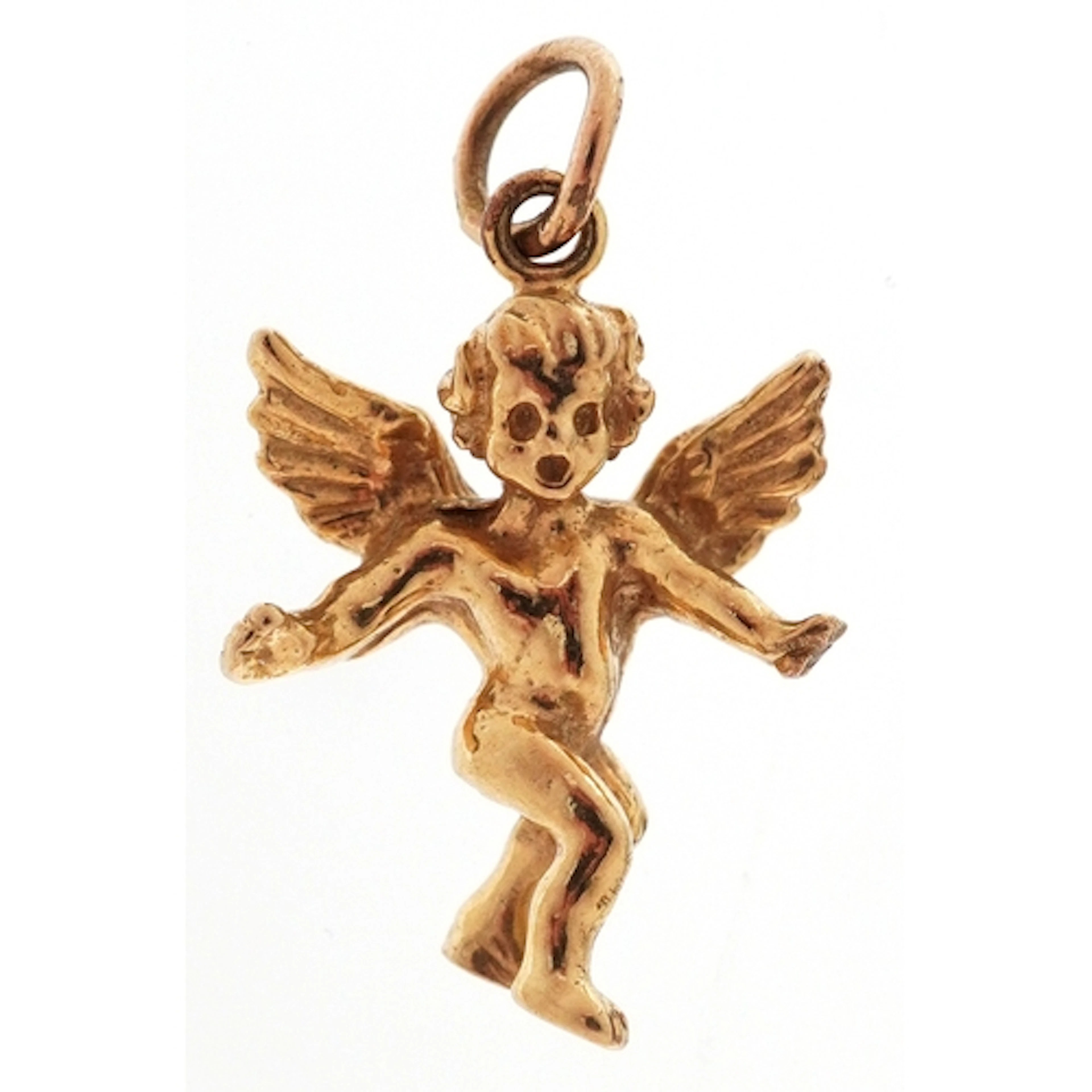 Unmarked gold charm in the form of putti, 1.9cm high, 2.0g.