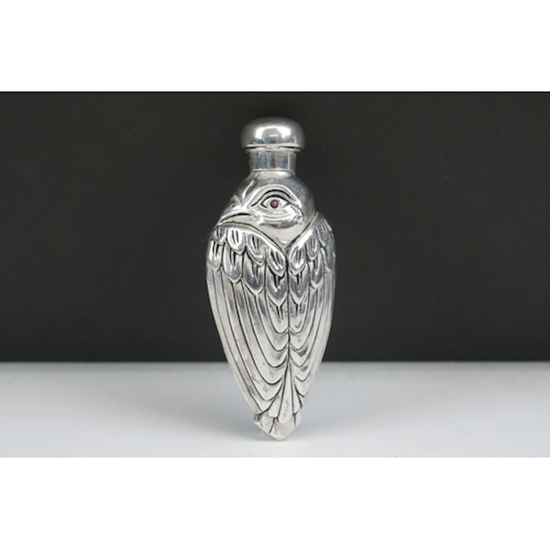 Silver plated perfume bottle in Art Deco style, 8cm long