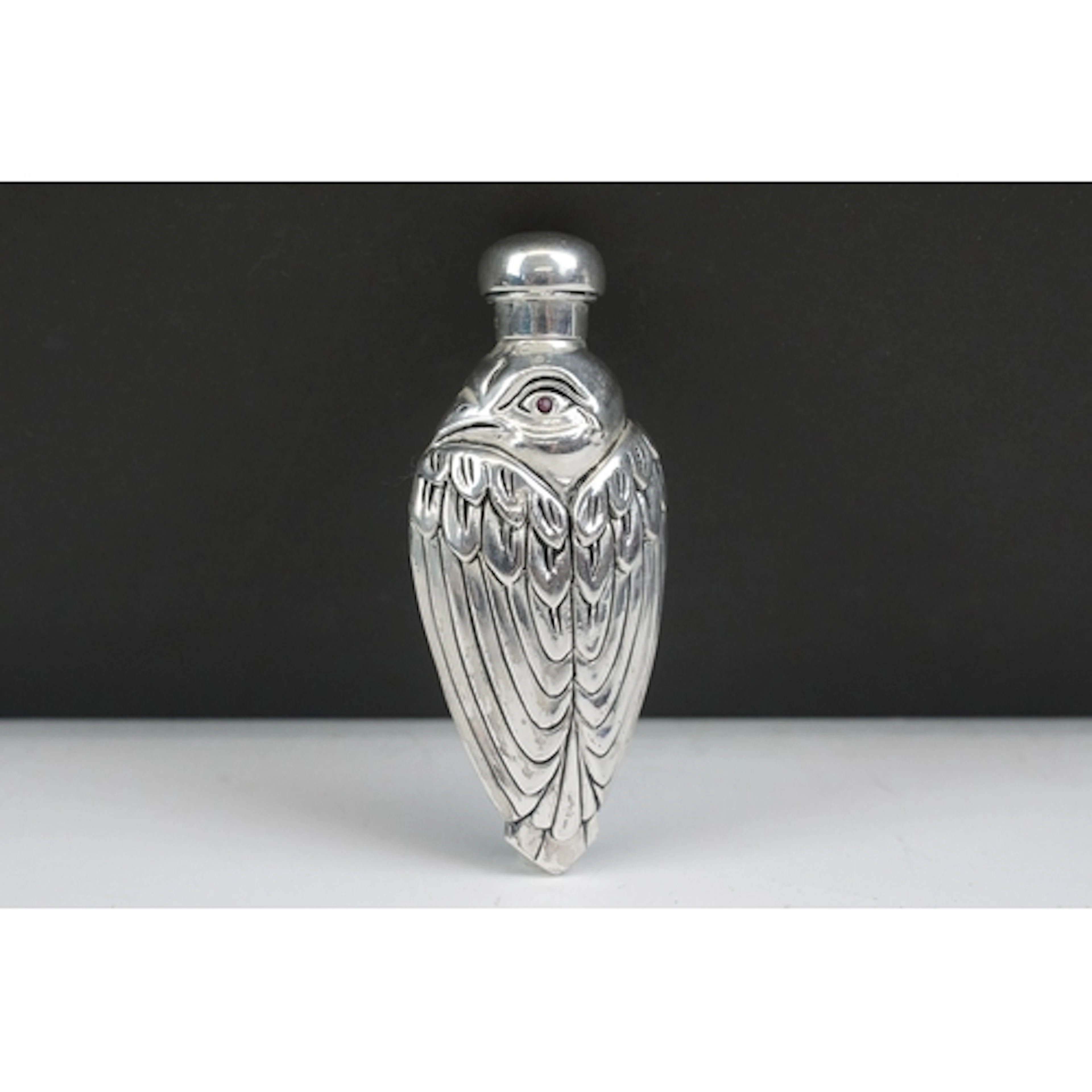 Silver plated perfume bottle in Art Deco style, 8cm long