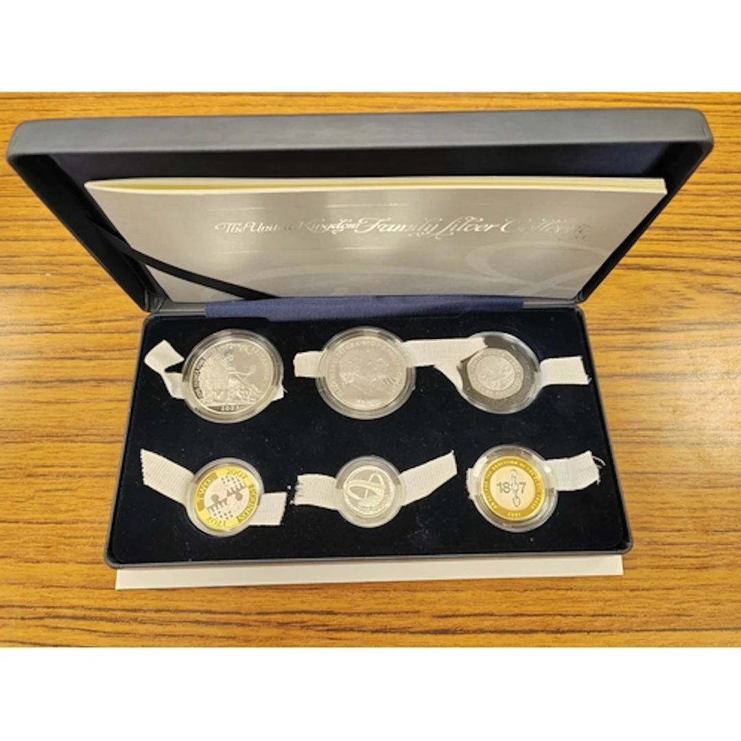 2007 Family Silver Collection proof FDC, includes £5 (2), £2...