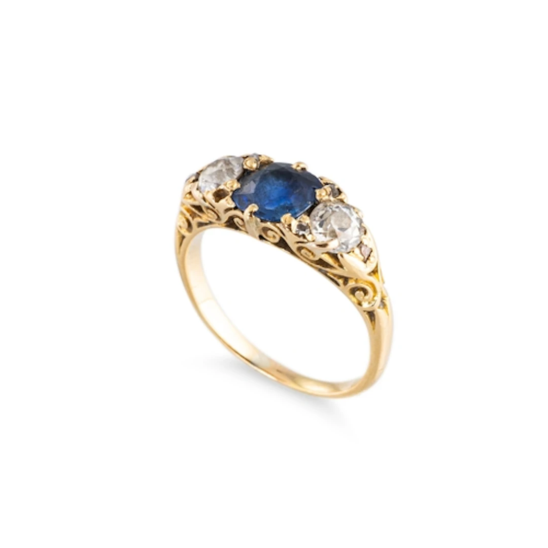 A VERY LATE VICTORIAN DIAMOND AND SAPPHIRE THREE STONE RING,...